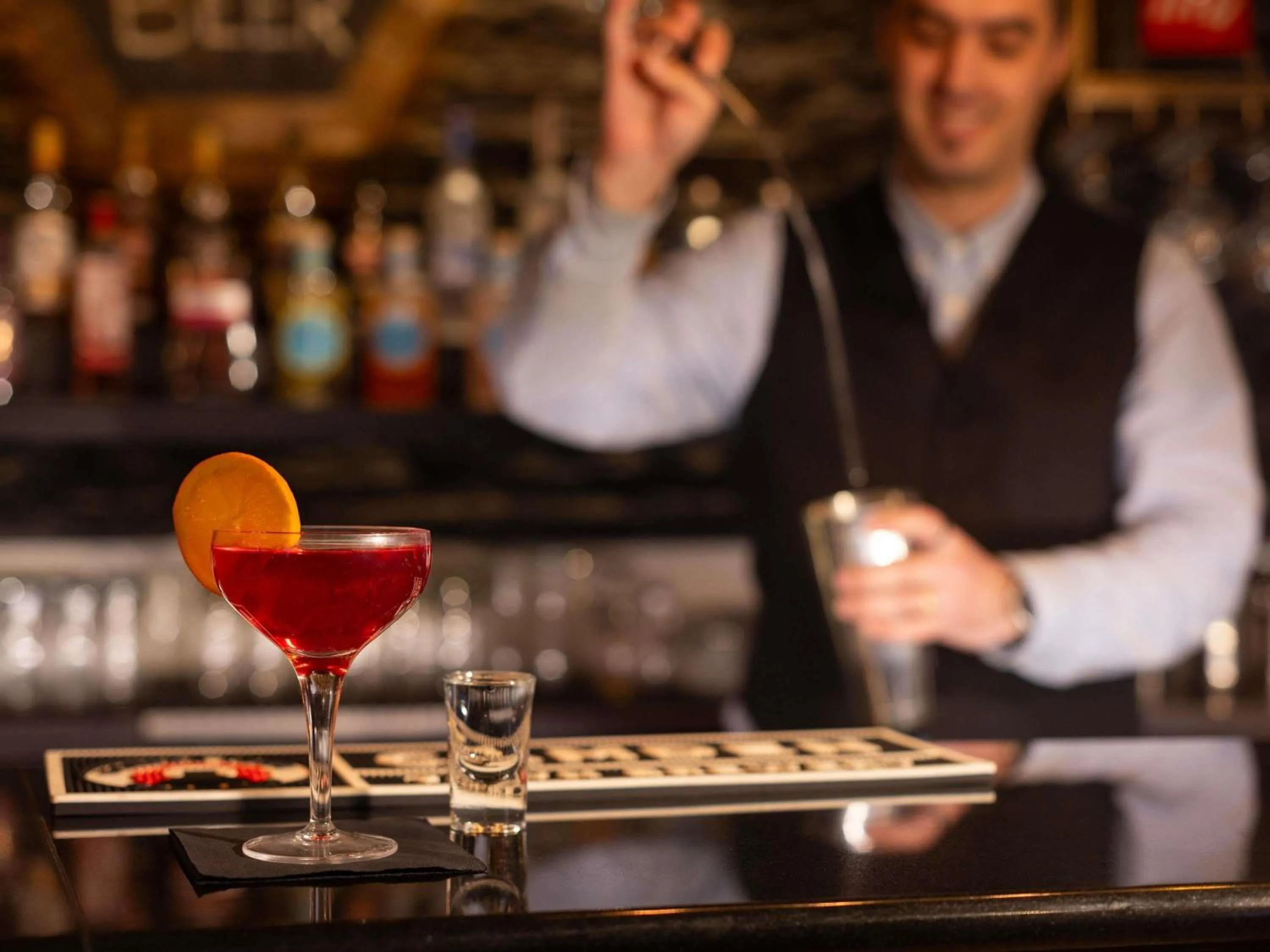 Lounge or bar in Novotel London Tower Bridge