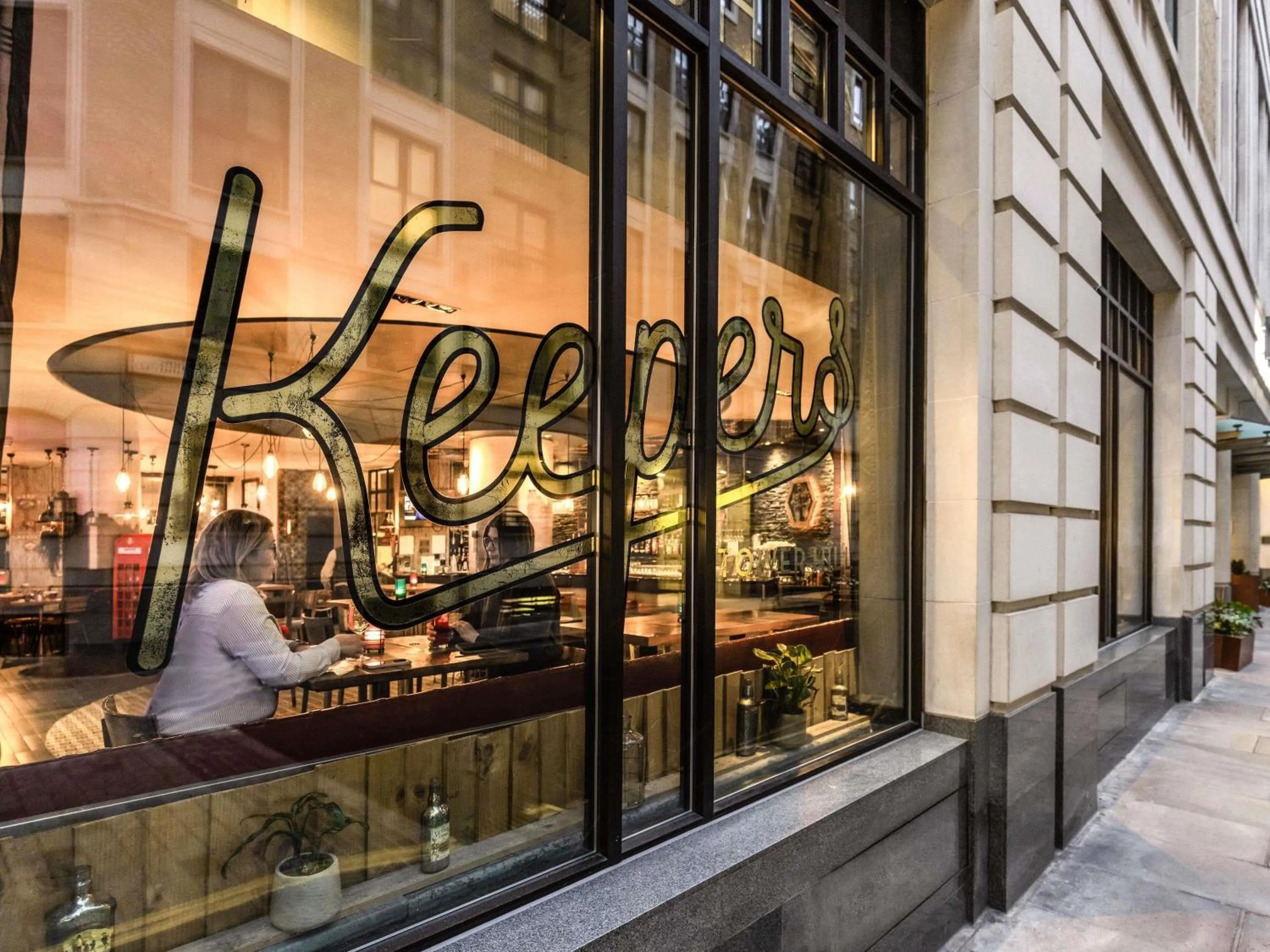 Lounge or bar in Novotel London Tower Bridge