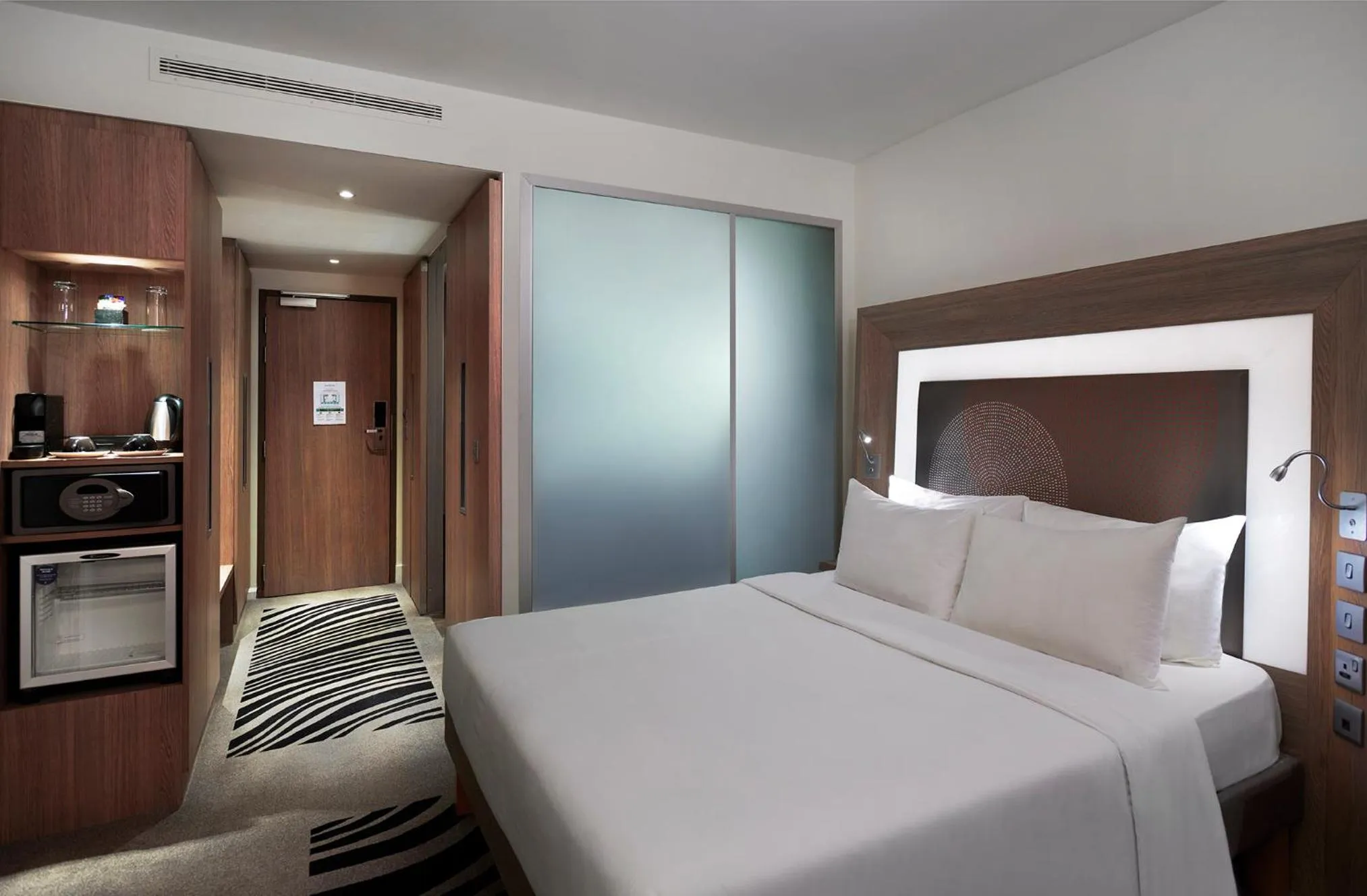 Bedroom, Bed in Novotel London Tower Bridge