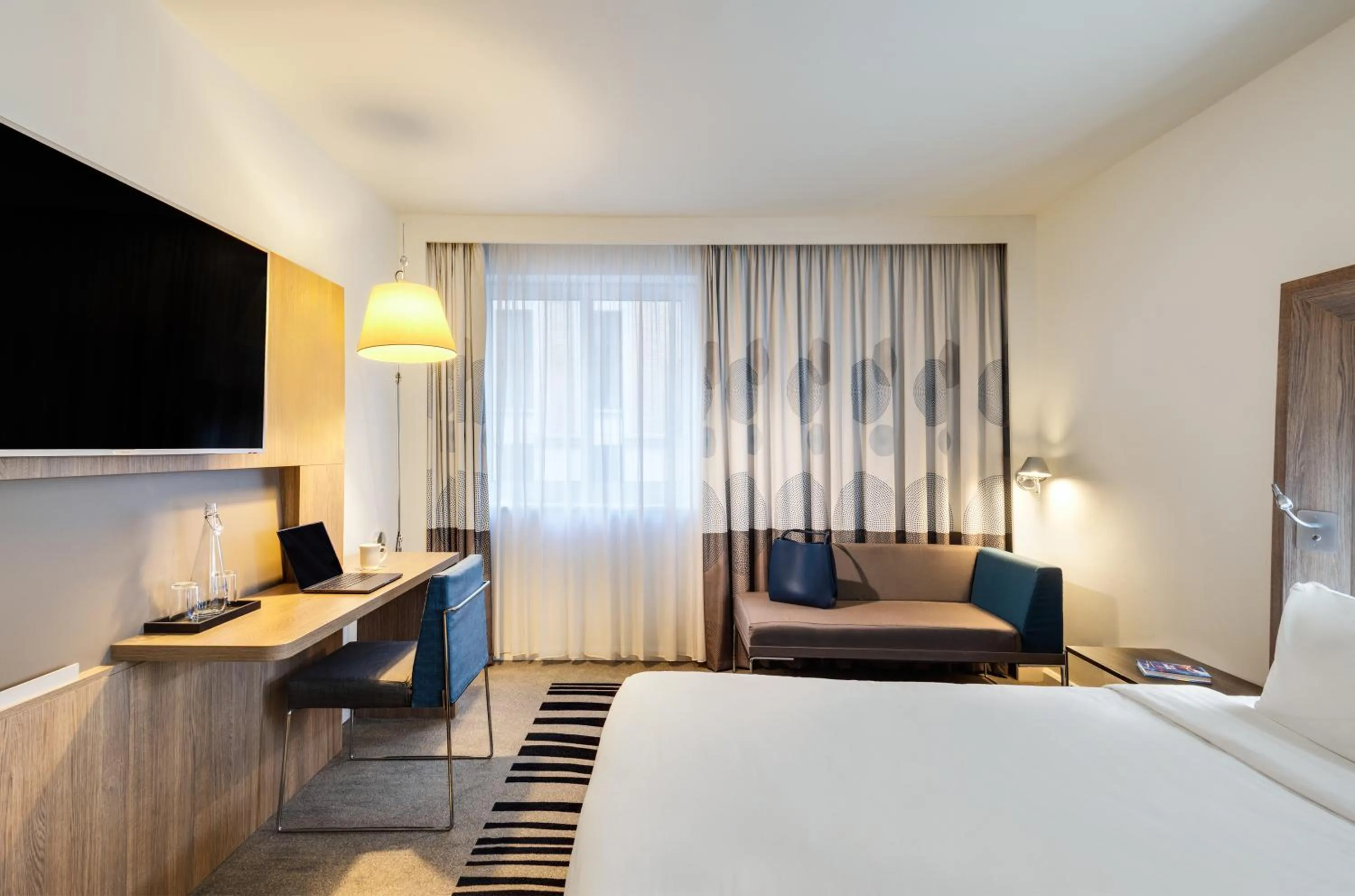 Bedroom, Bed in Novotel London Tower Bridge