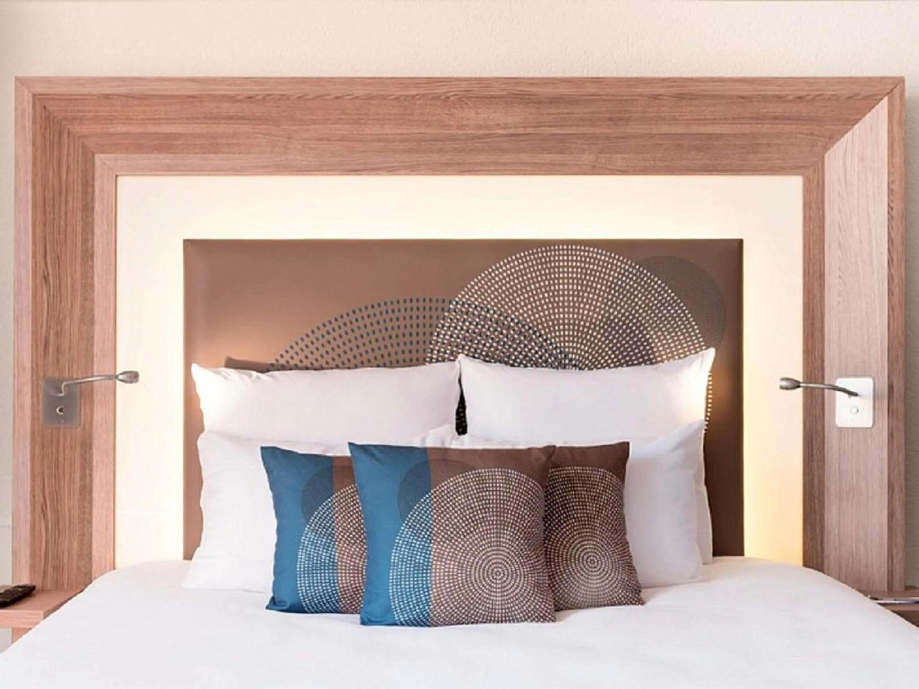 Bedroom, Bed in Novotel London Tower Bridge