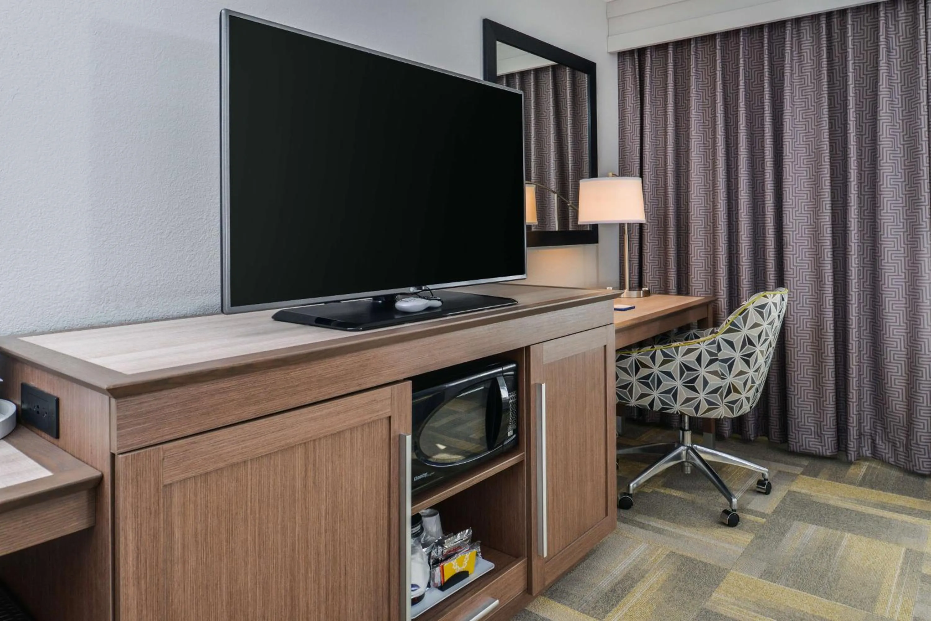 Bed in Hampton Inn and Suites Altoona-Des Moines by Hilton
