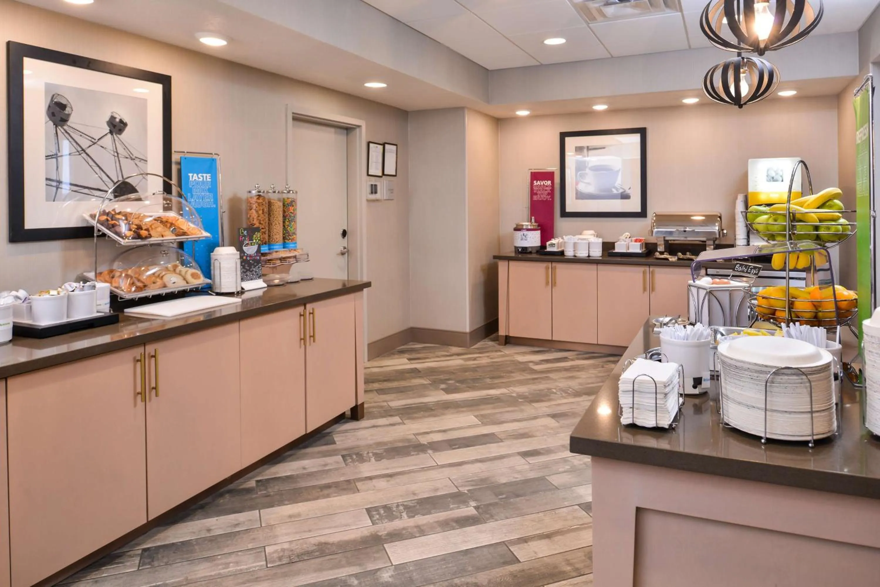Breakfast in Hampton Inn and Suites Altoona-Des Moines by Hilton