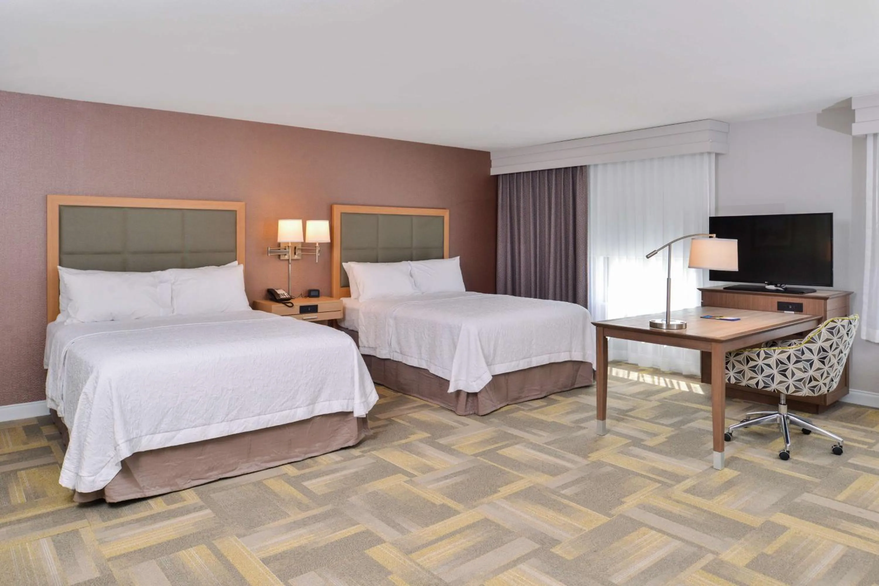 Bed in Hampton Inn and Suites Altoona-Des Moines by Hilton