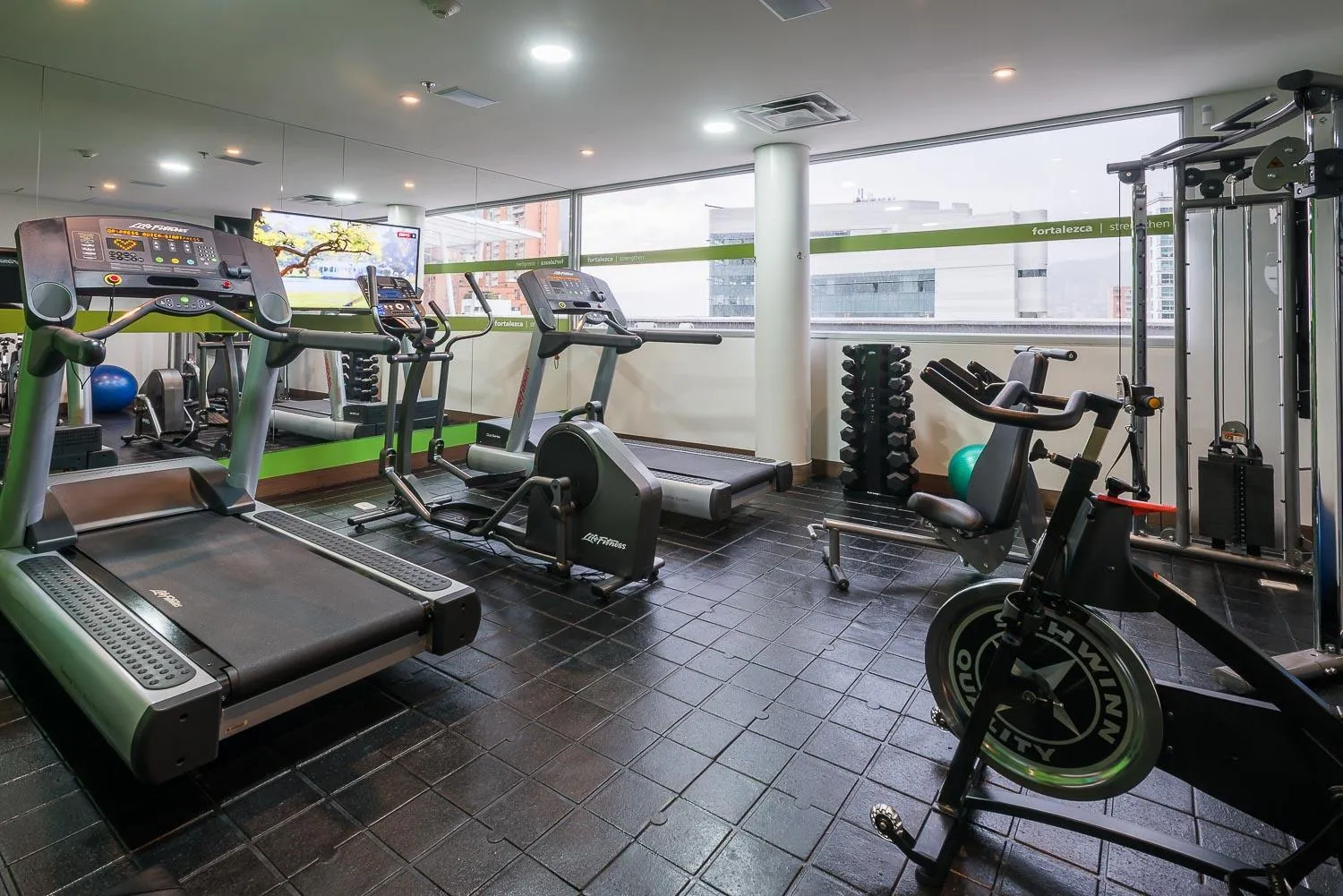 Fitness centre/facilities in Hampton by Hilton Medellin