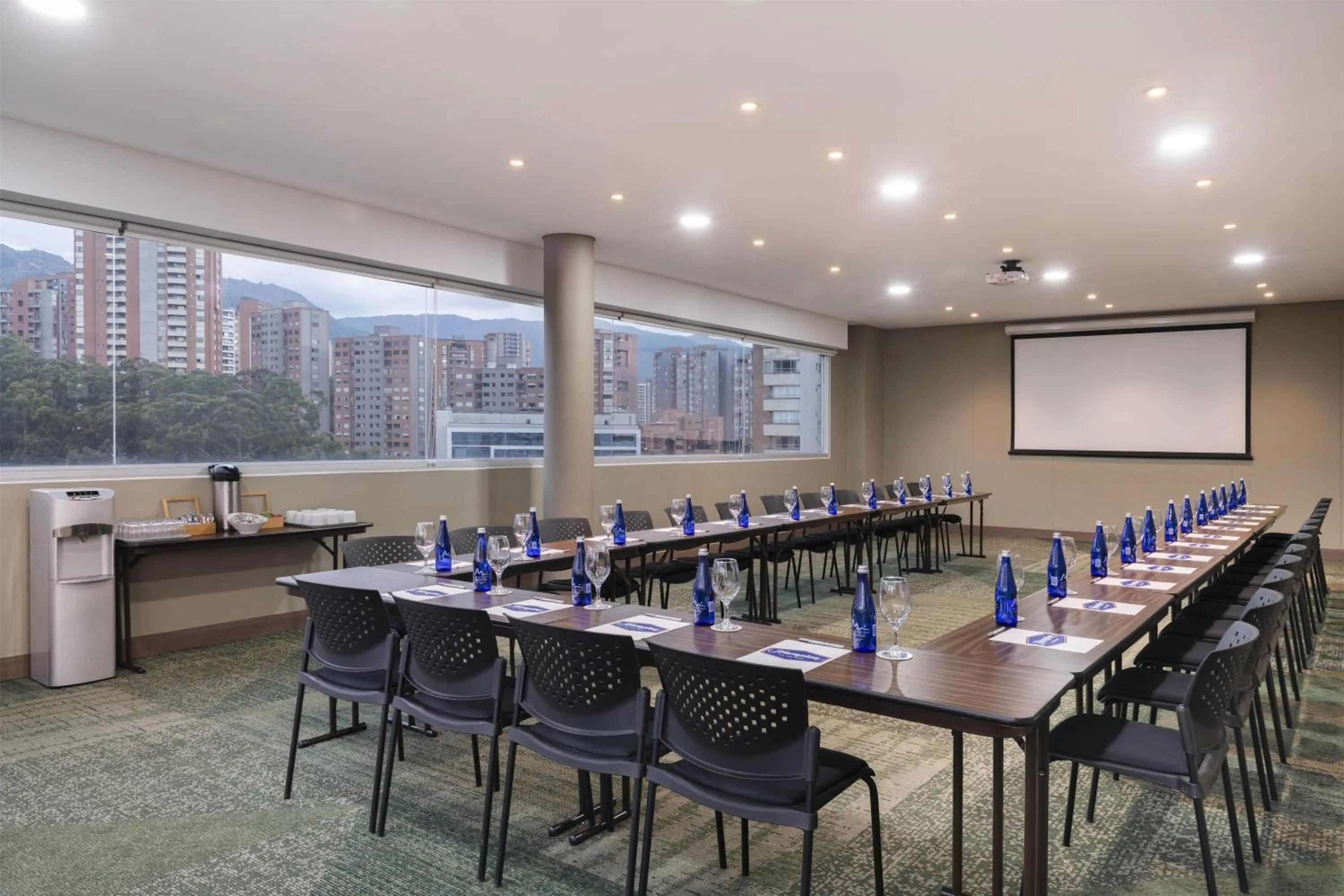 Meeting/conference room in Hampton by Hilton Medellin