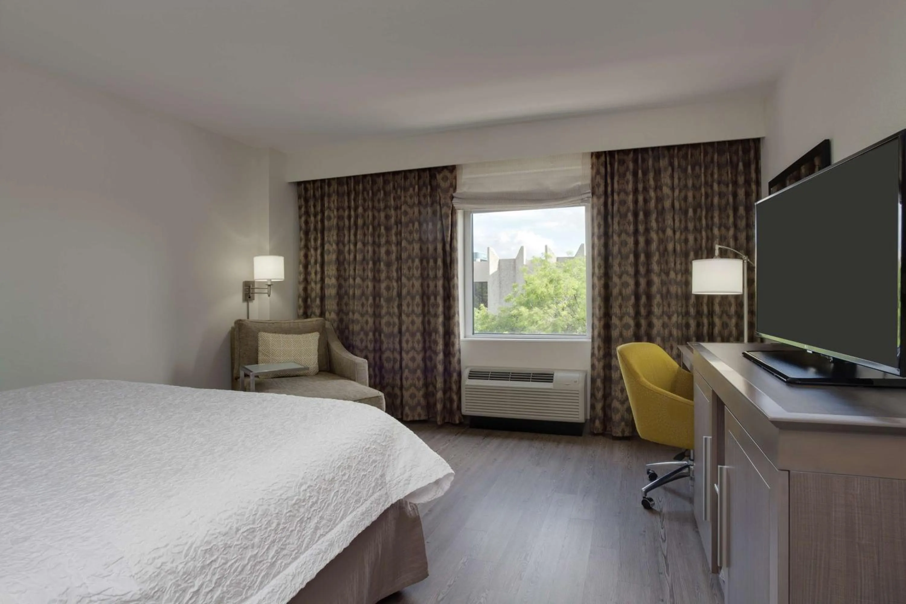 Bedroom, Bed in Hampton Inn & Suites Miami Wynwood Design District, FL