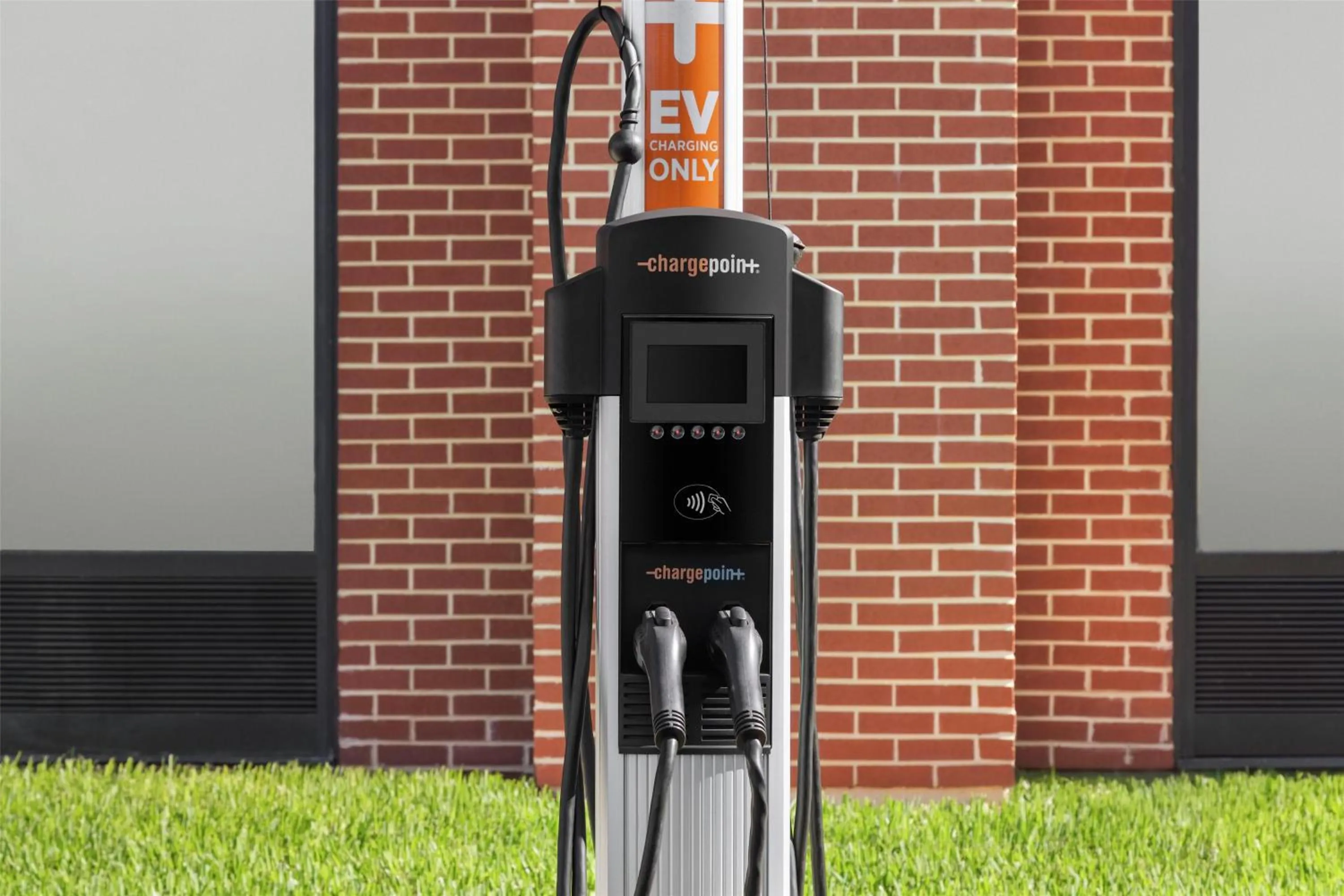 Property building in Hampton Inn & Suites by Hilton Tampa Busch Gardens Area