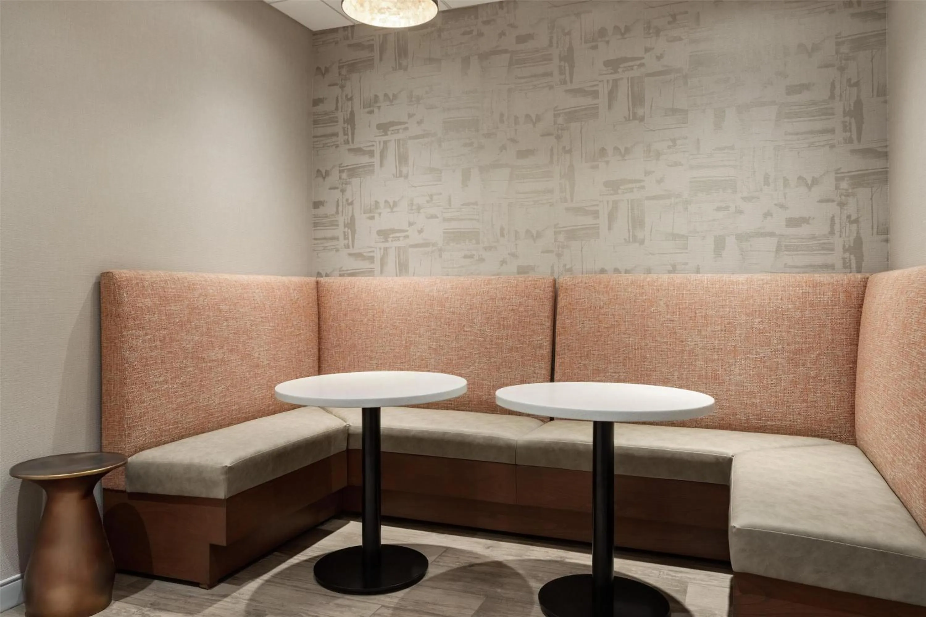 Business facilities in Hampton Inn & Suites by Hilton Tampa Busch Gardens Area