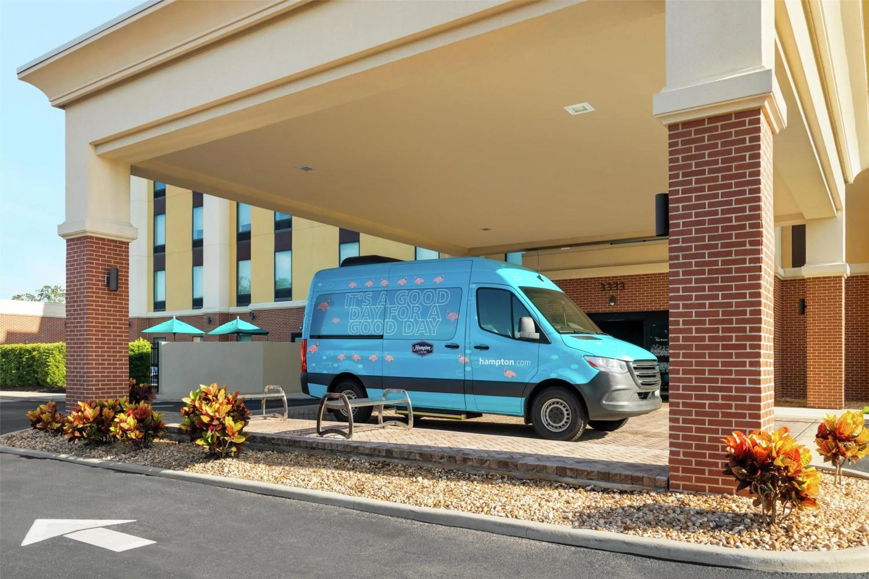 Property building in Hampton Inn & Suites by Hilton Tampa Busch Gardens Area