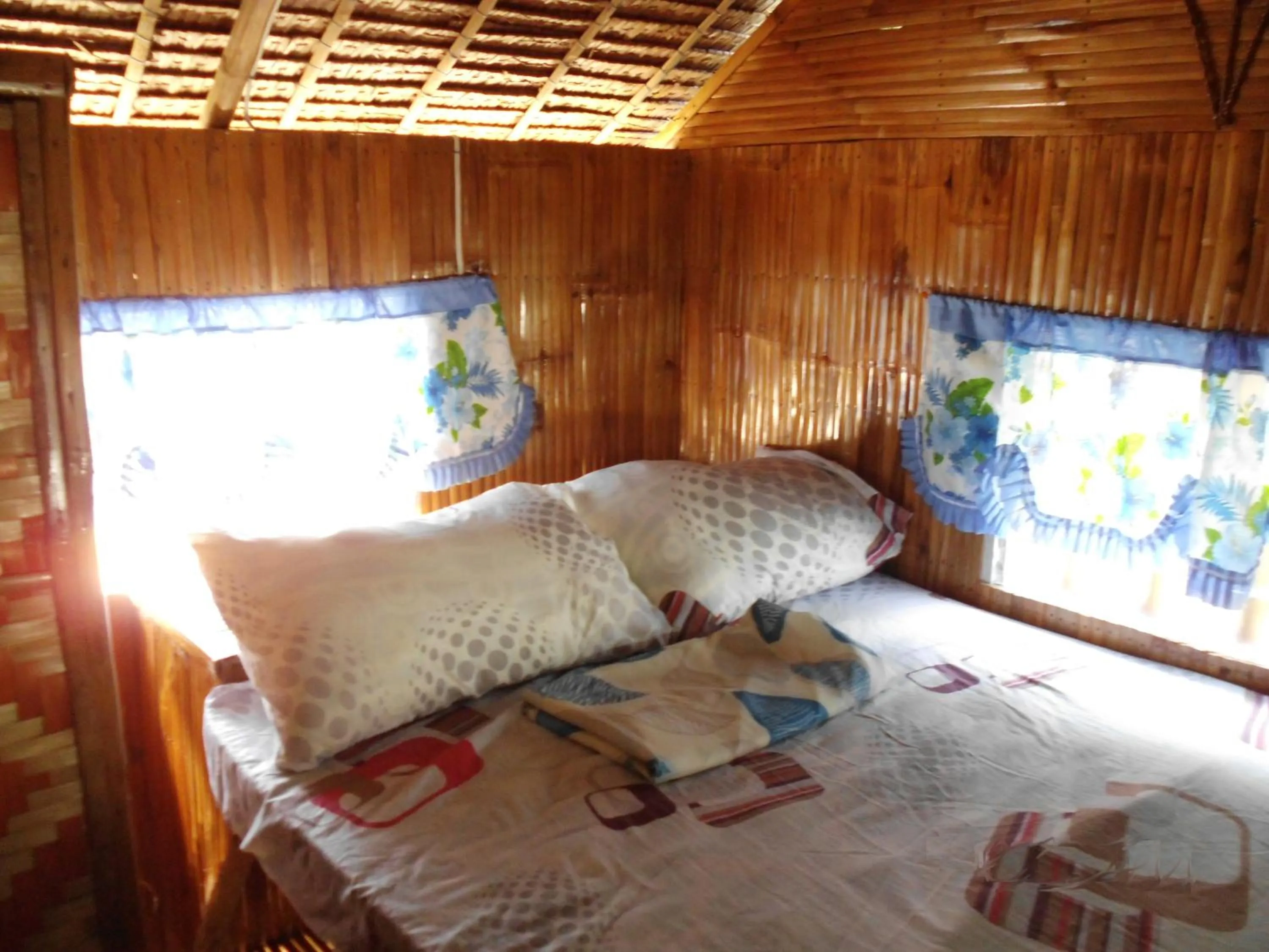 Bed in Moalboal Bamboo Guest House