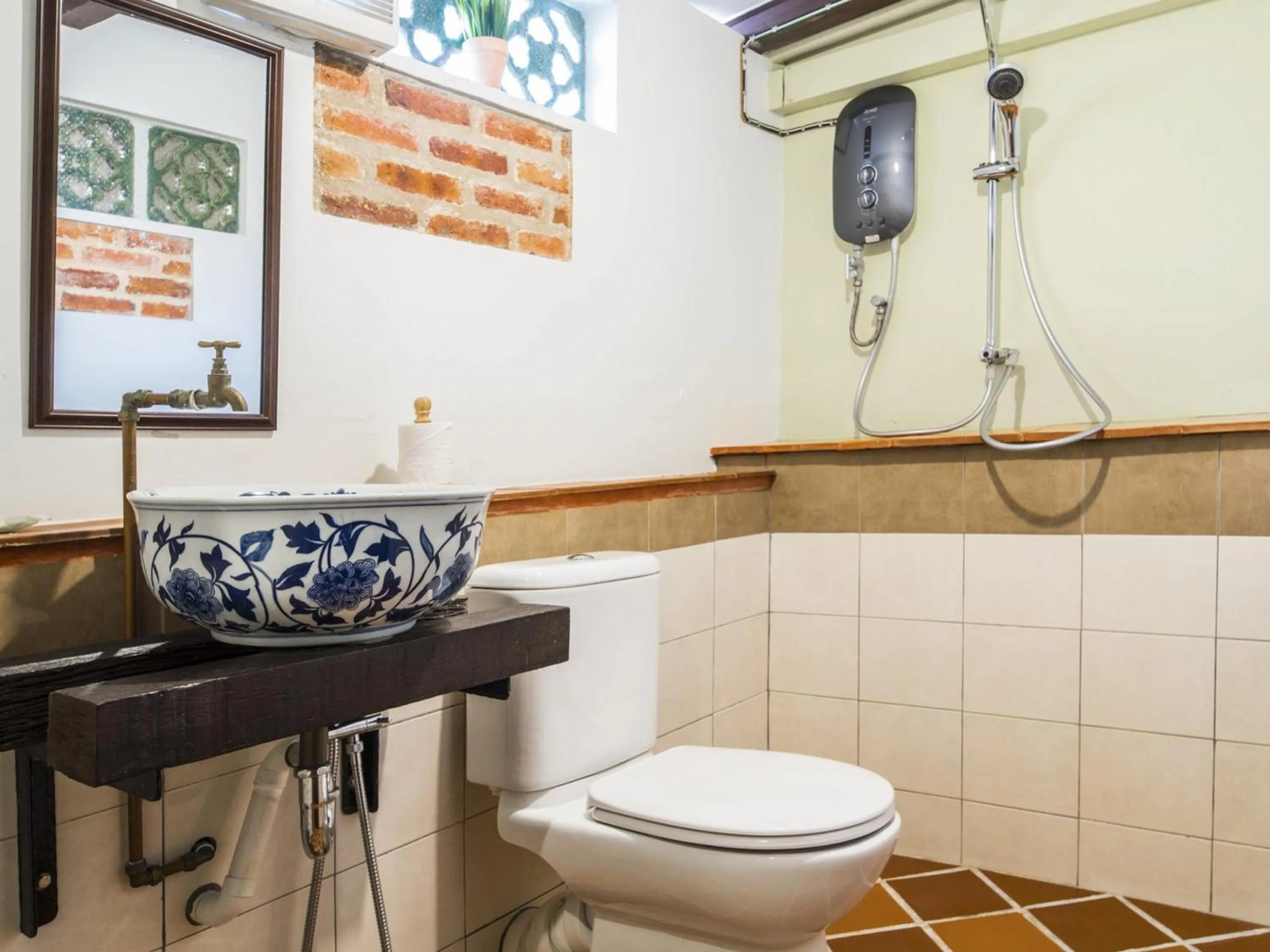 Bathroom in ke-lan-tan House