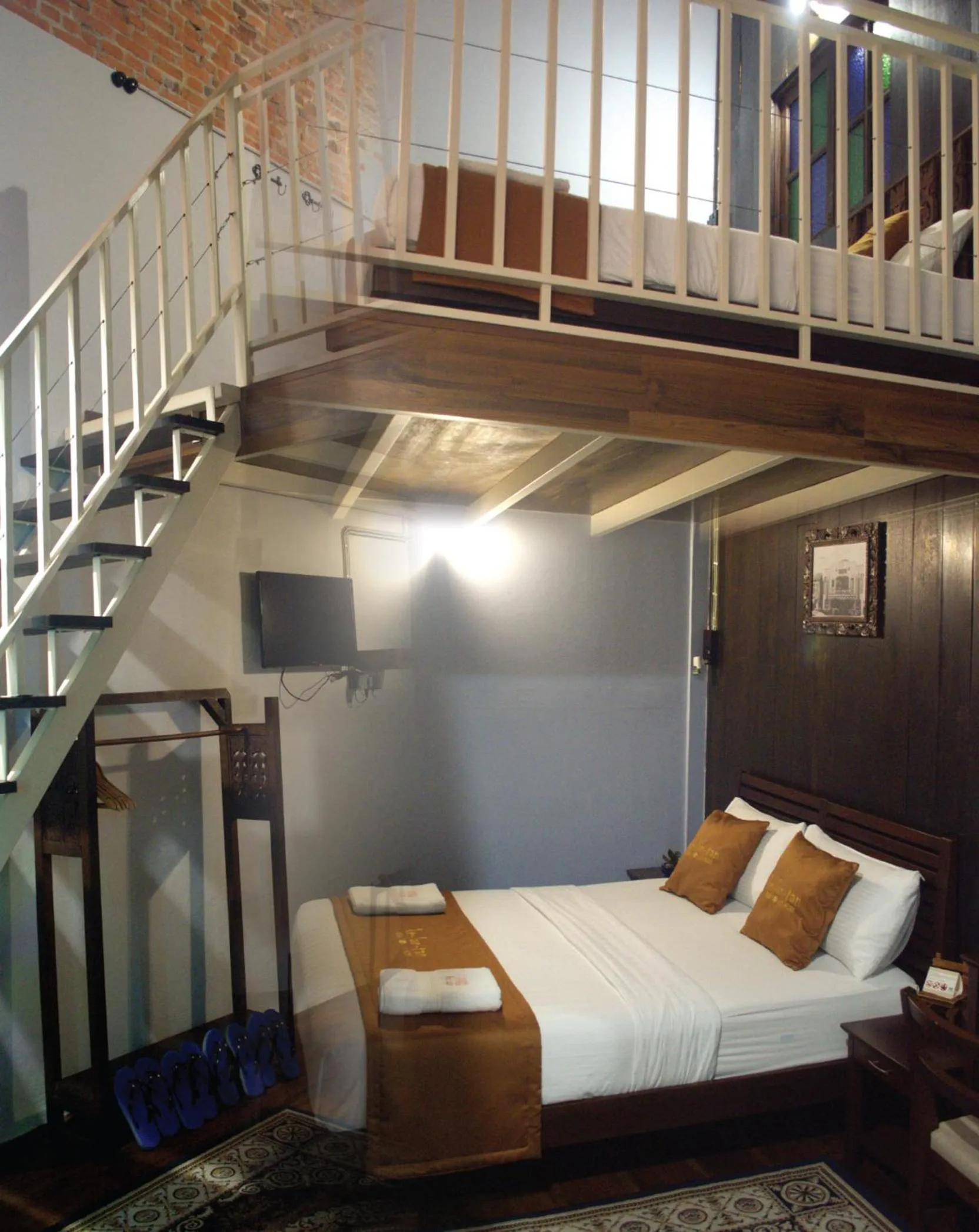 Bedroom, Bed in ke-lan-tan House