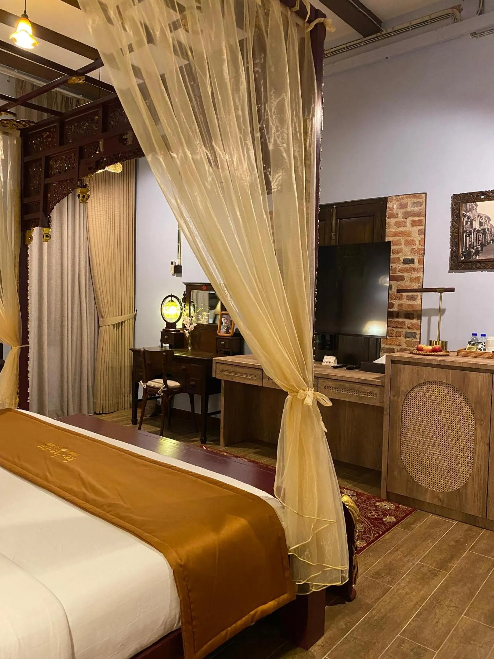 Bedroom, Bed in ke-lan-tan House