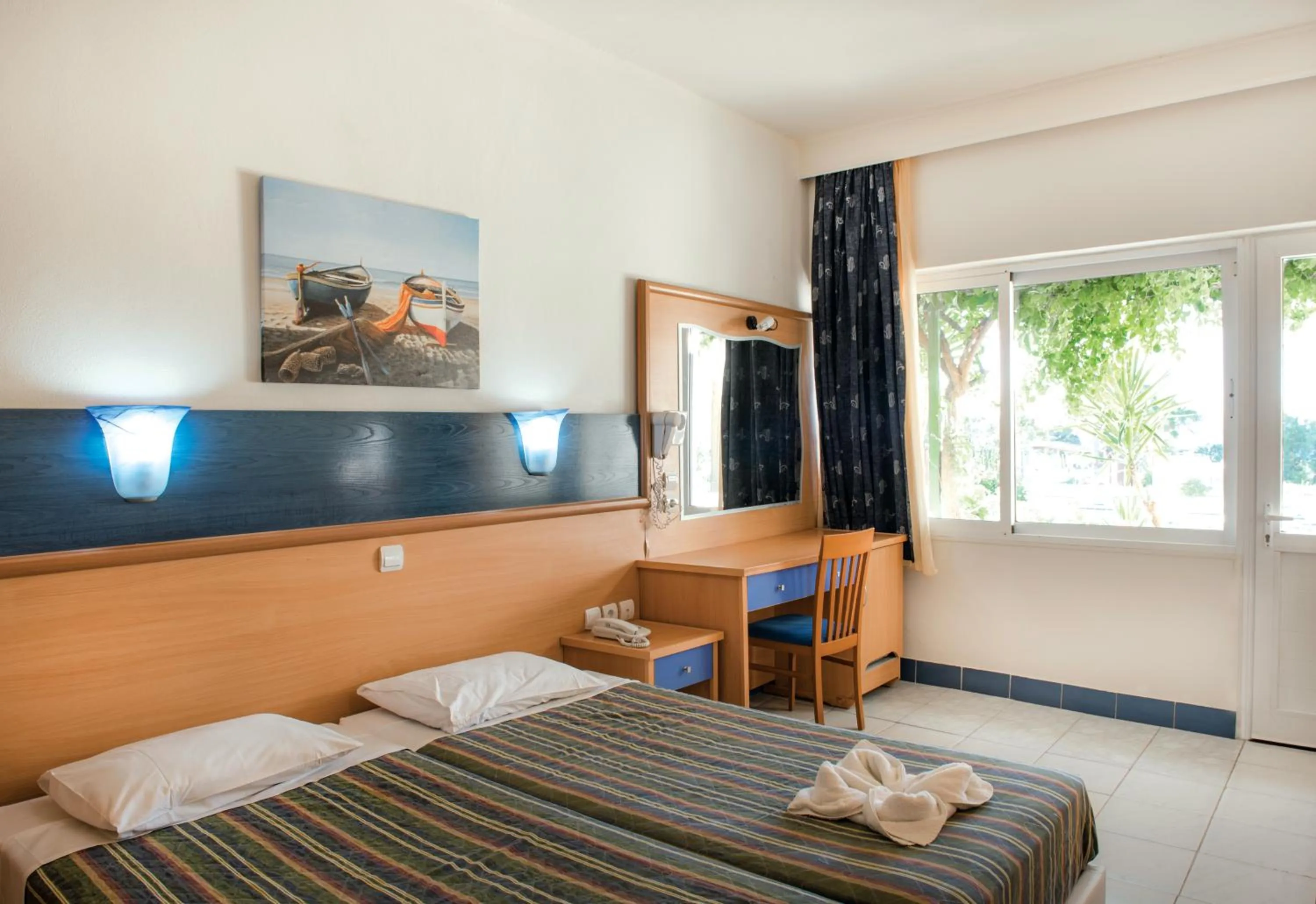 Bedroom, Bed in Eurovillage Achilleas Hotel