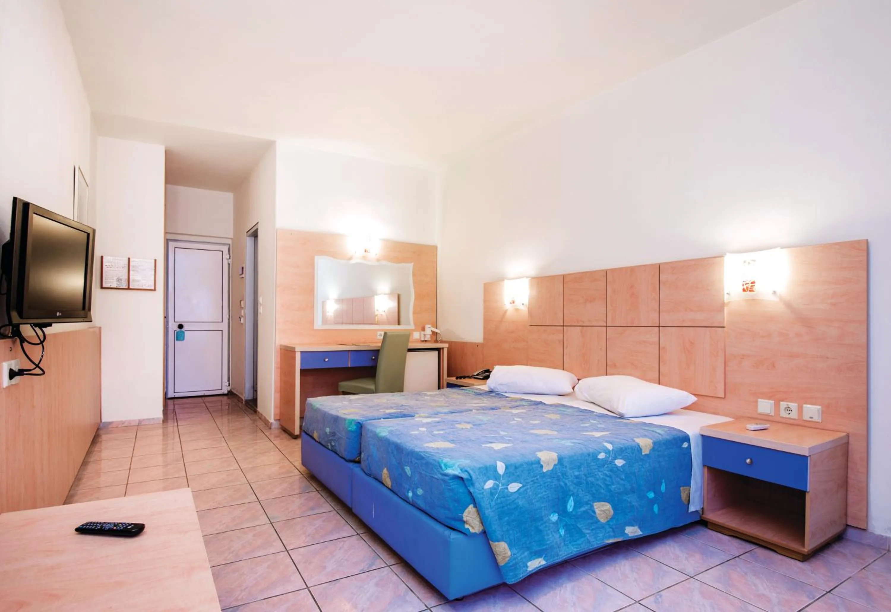 Bedroom, Bed in Eurovillage Achilleas Hotel