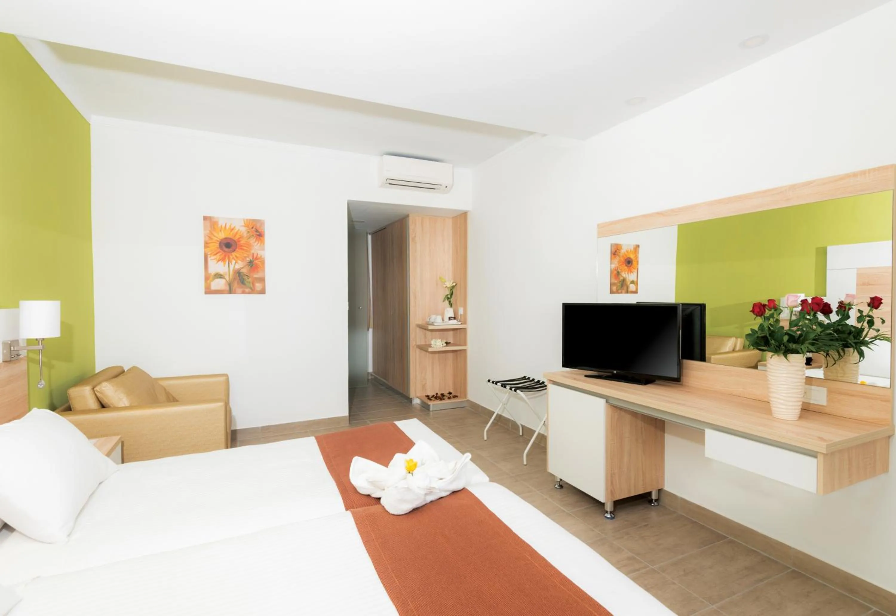 Bedroom, Bed in Eurovillage Achilleas Hotel