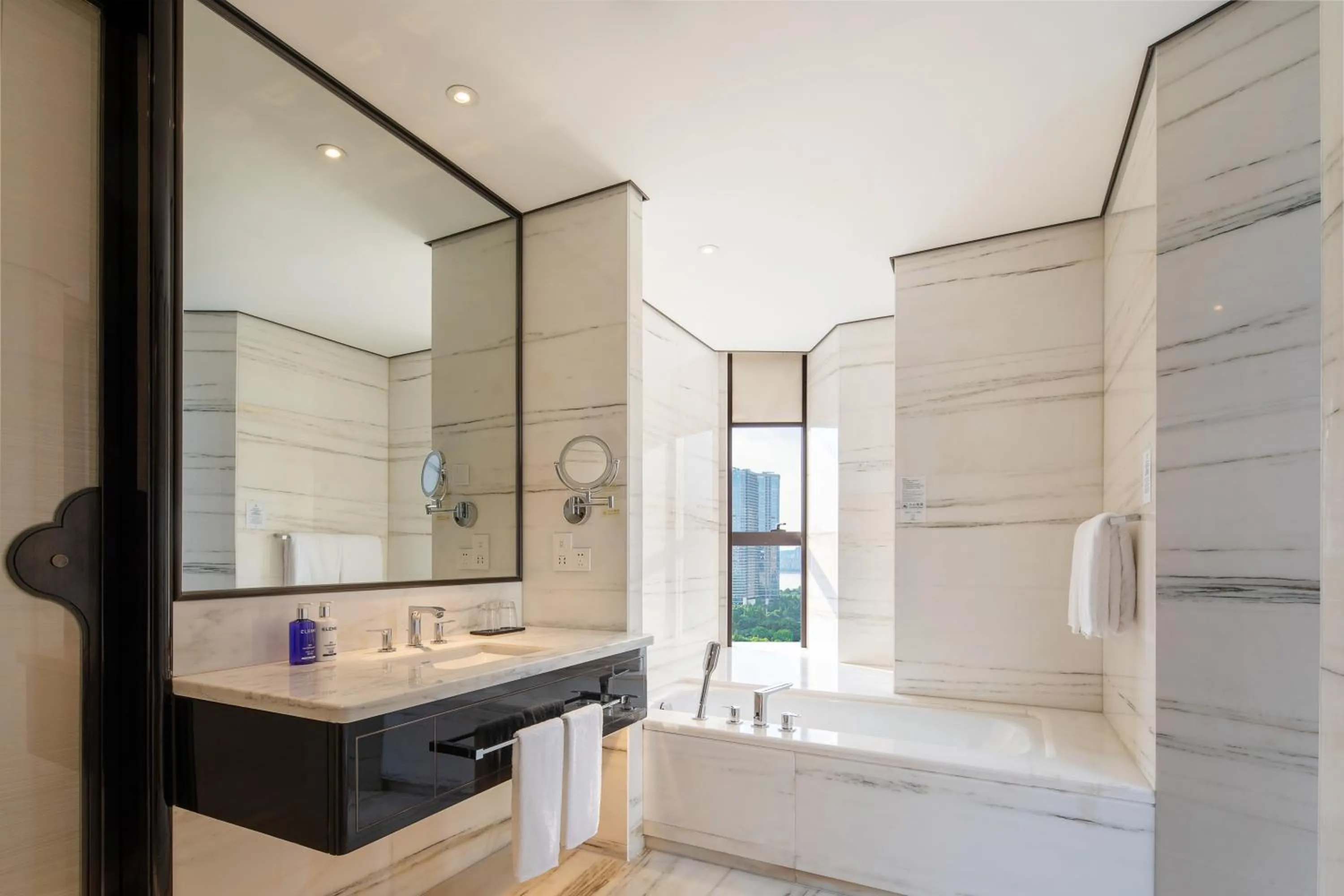 Shower in voco - Hangzhou Binjiang Minghao by IHG