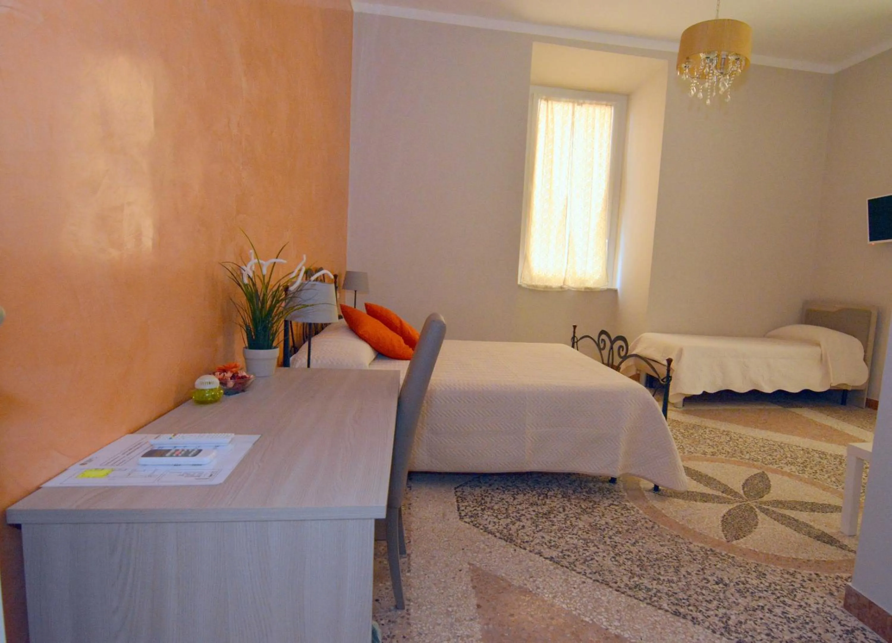 Photo of the whole room, Bed in Residence Stendhal Guest House