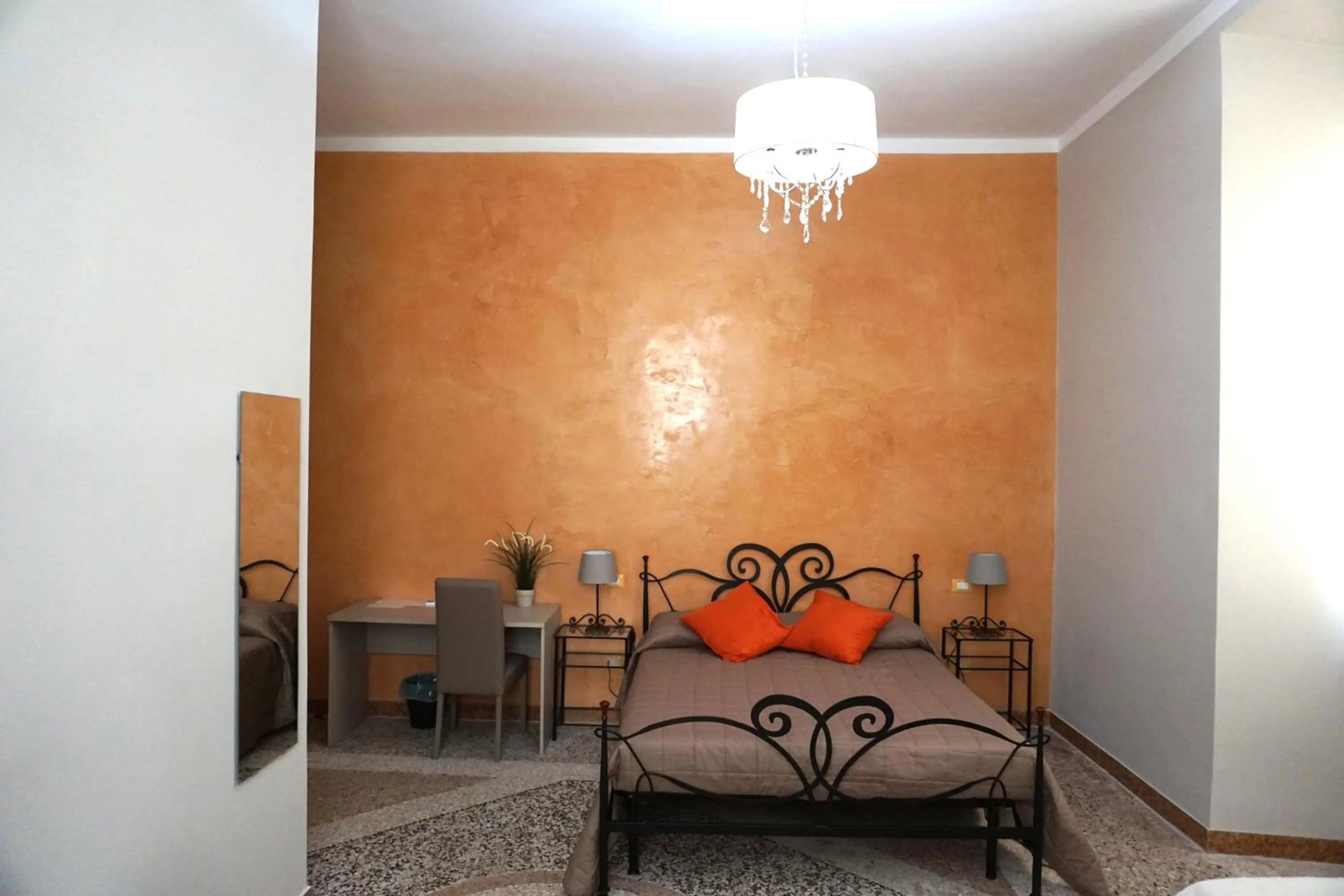 Photo of the whole room, Bed in Residence Stendhal Guest House