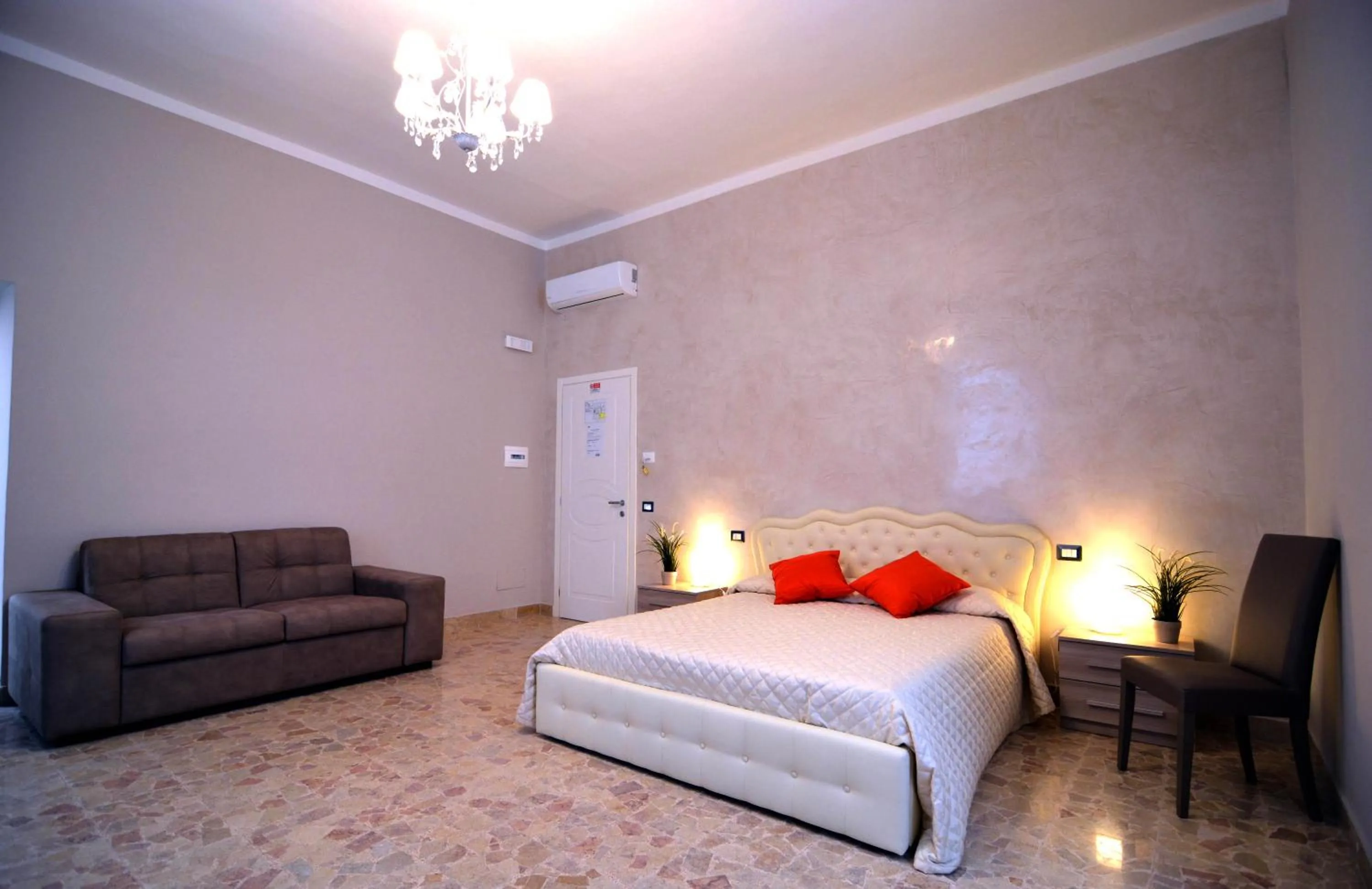 Photo of the whole room, Bed in Residence Stendhal Guest House