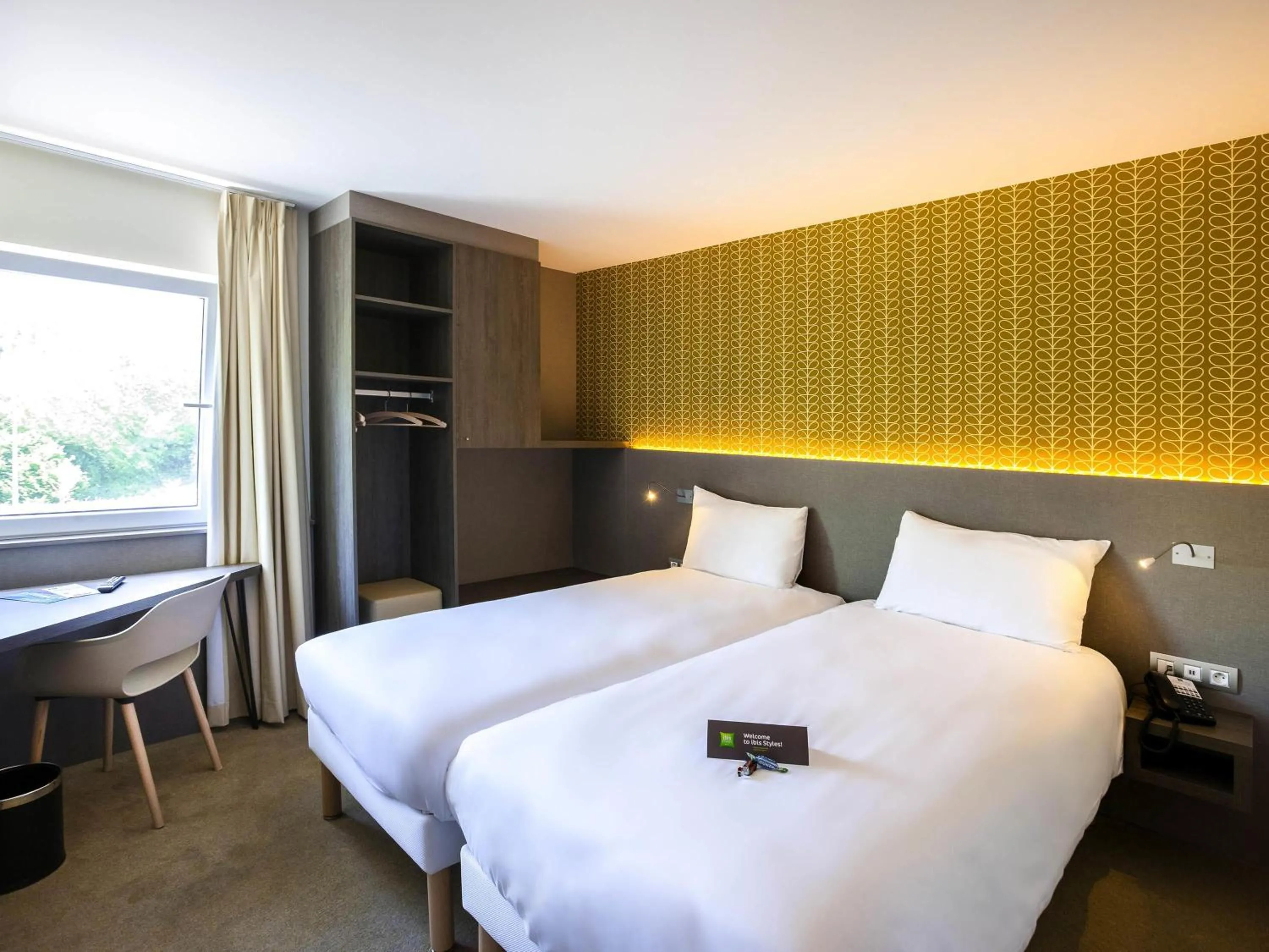 Property building, Bed in ibis Styles Kortrijk Expo