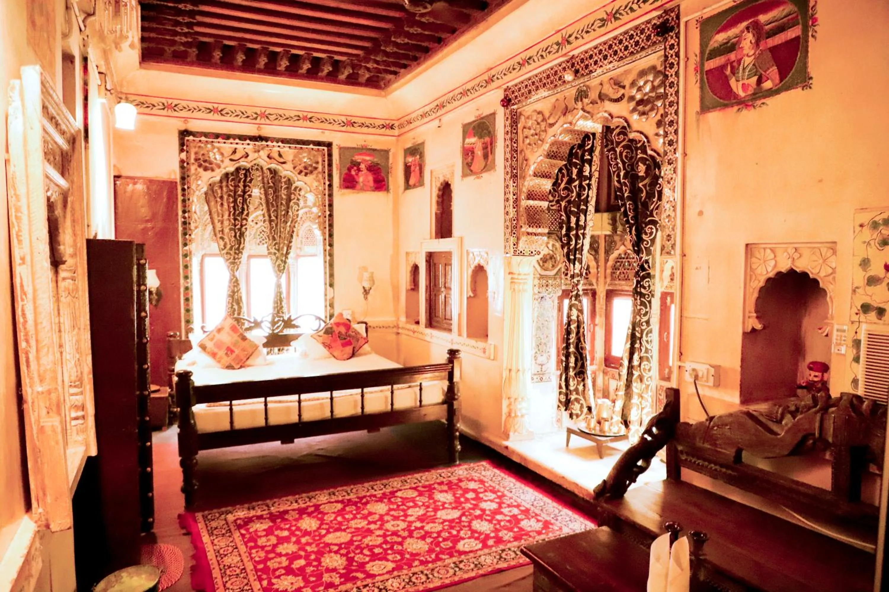 Bed in Singhvi's Haveli