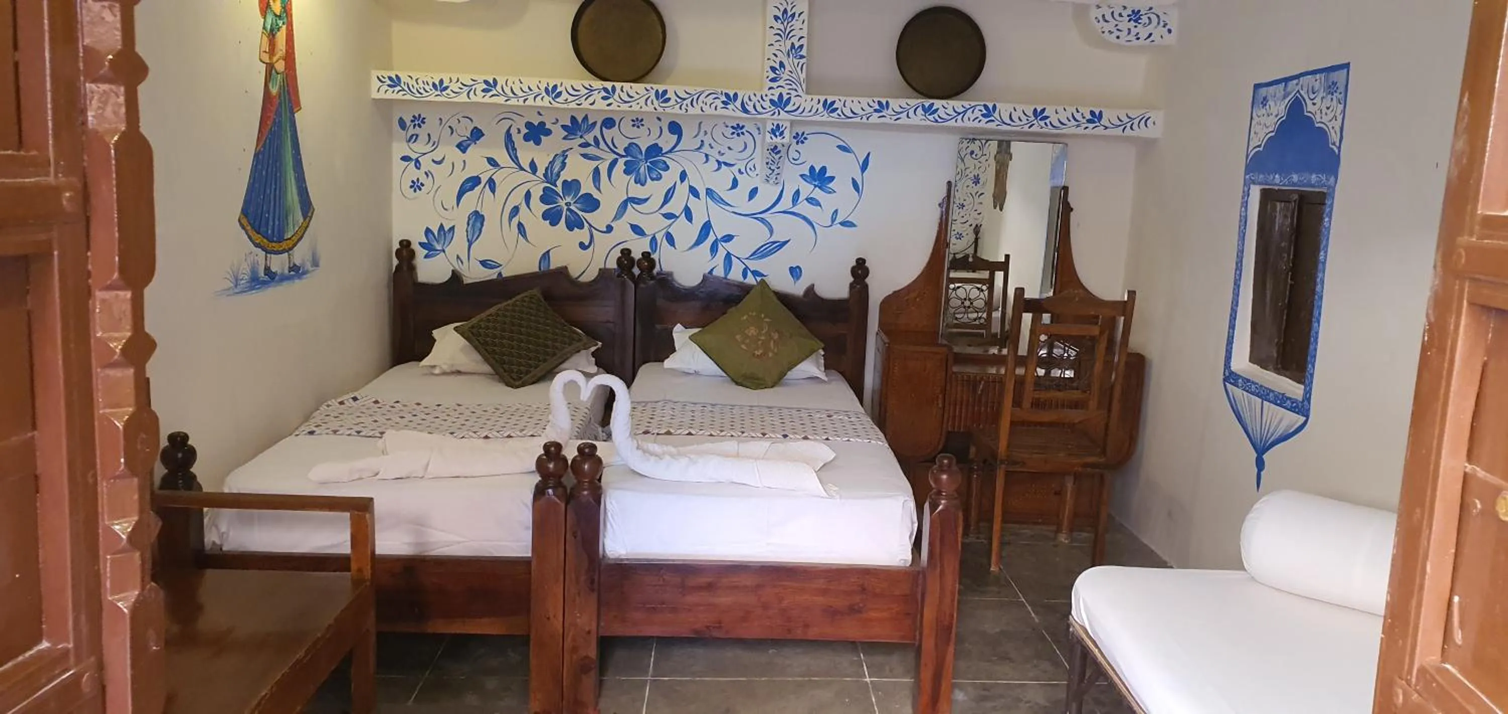 Bed in Singhvi's Haveli