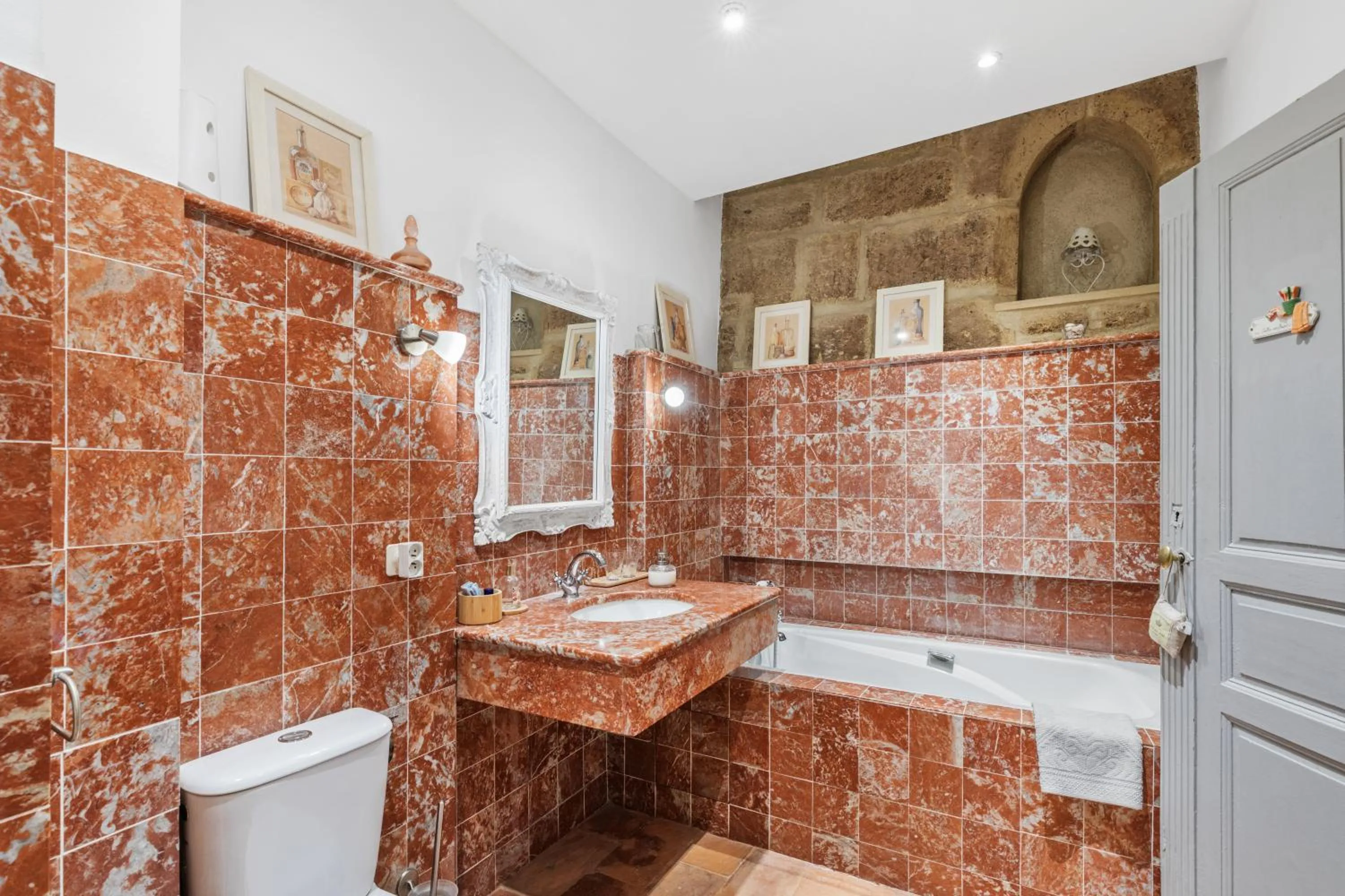 Toilet in L'ORANGERIE Chambres d'hotes de charme