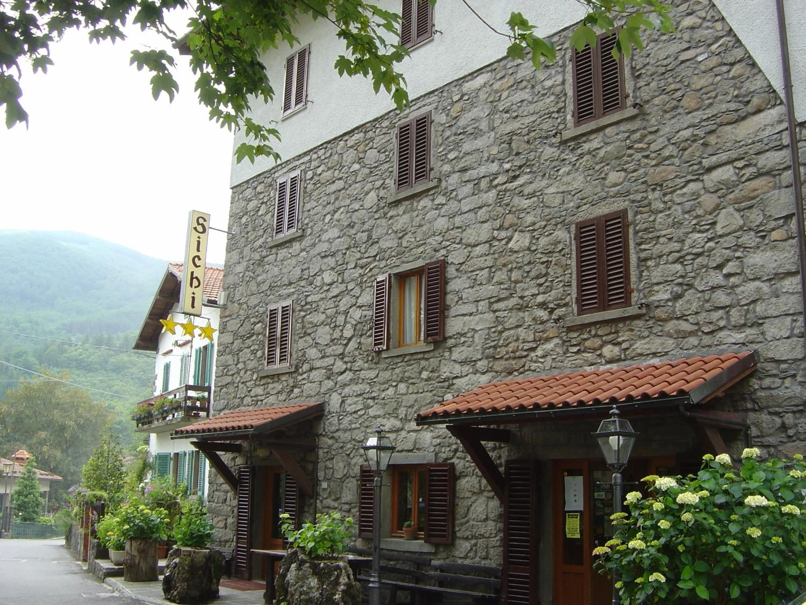 Property building in Albergo Sichi