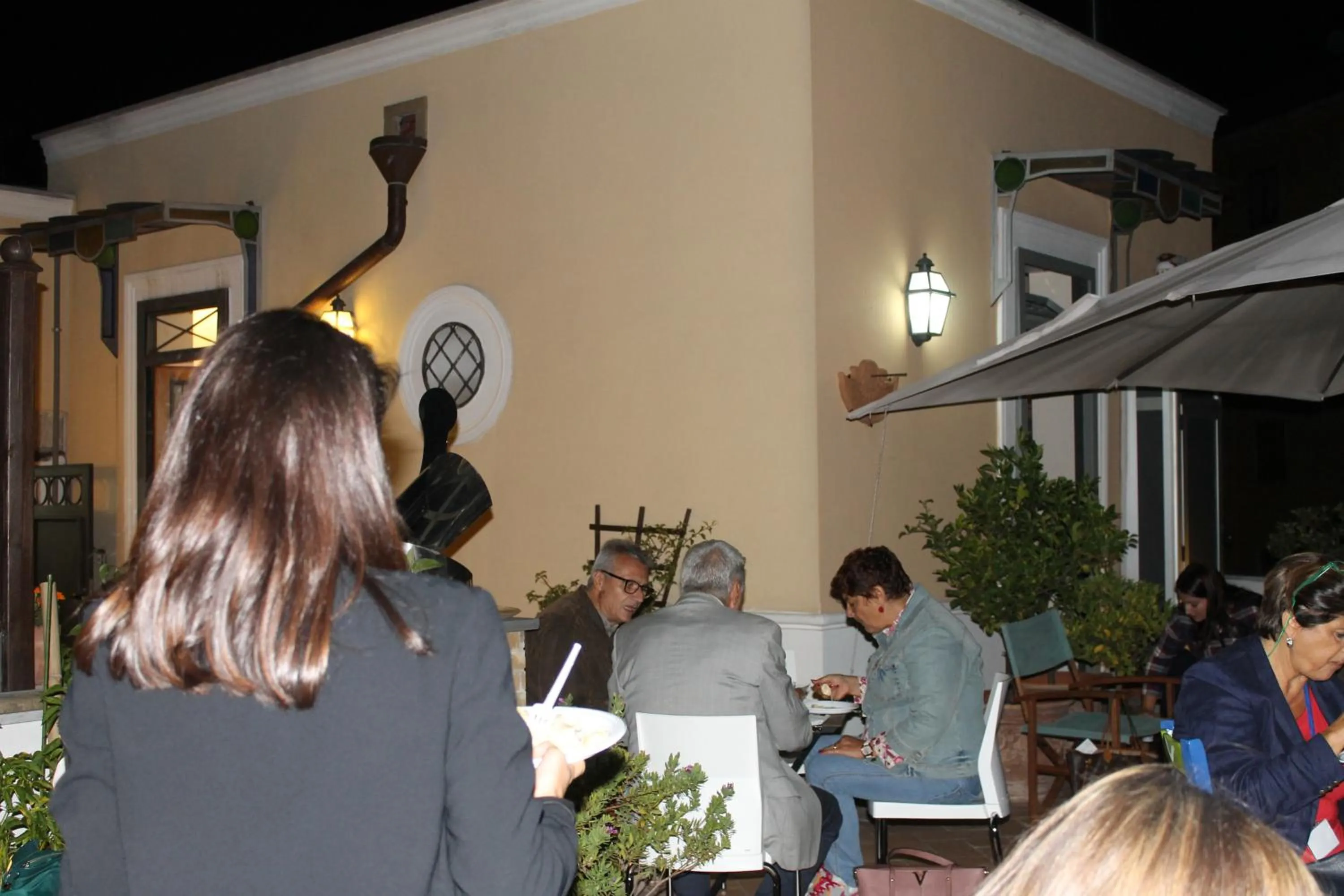 People in Il Portoncino