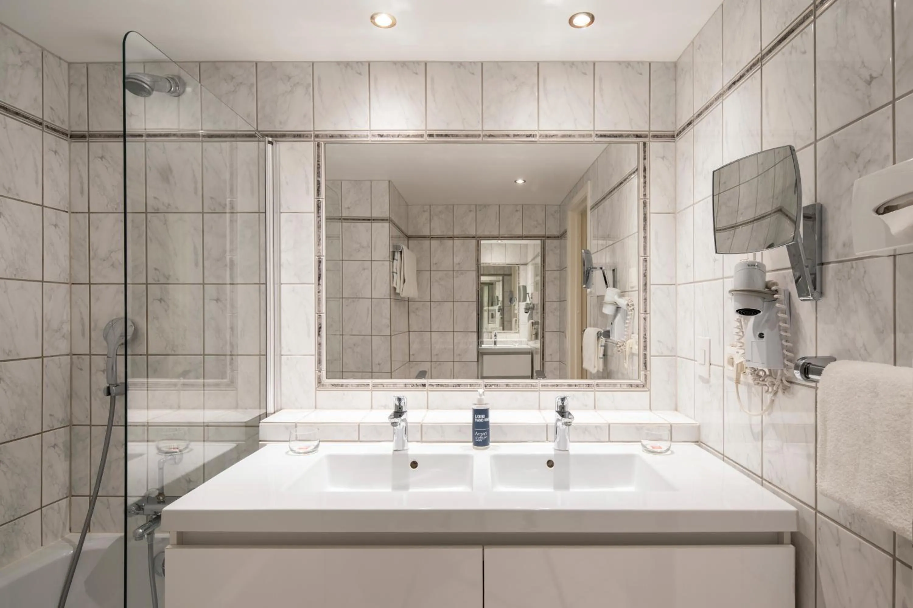 Bathroom in Thon Hotel Bristol Stephanie