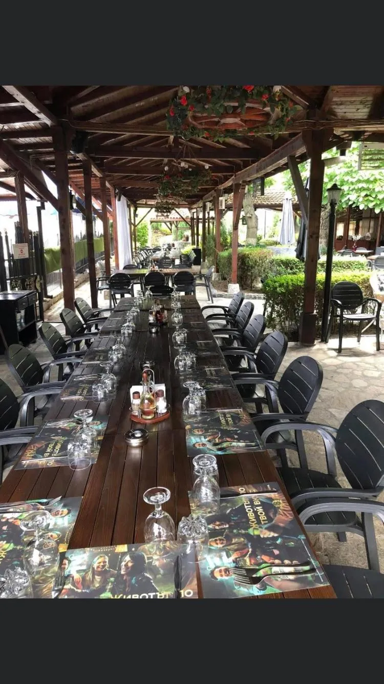 Restaurant/places to eat in Hotel Ostrova