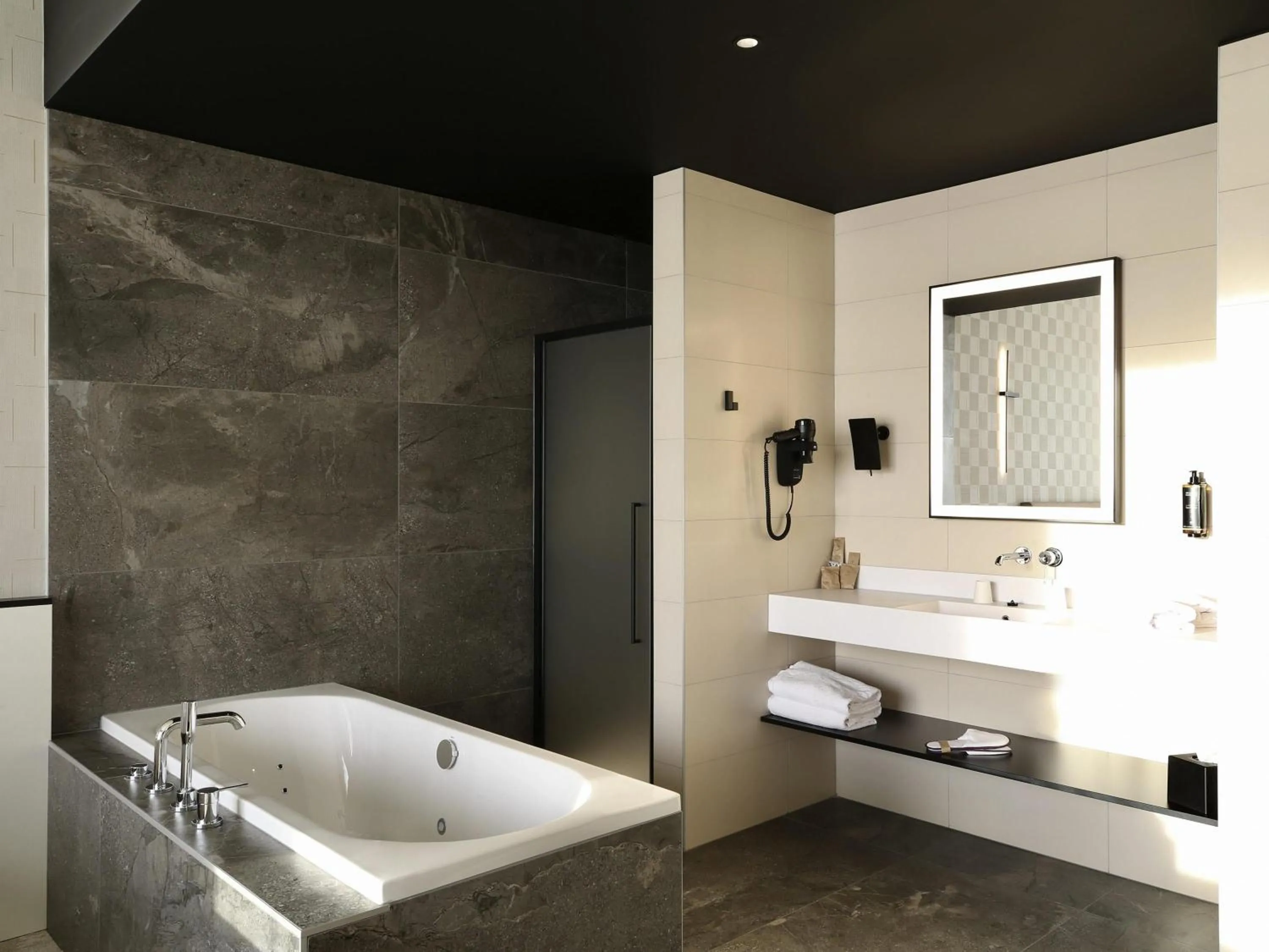 Bedroom in Mercure Namur Hotel