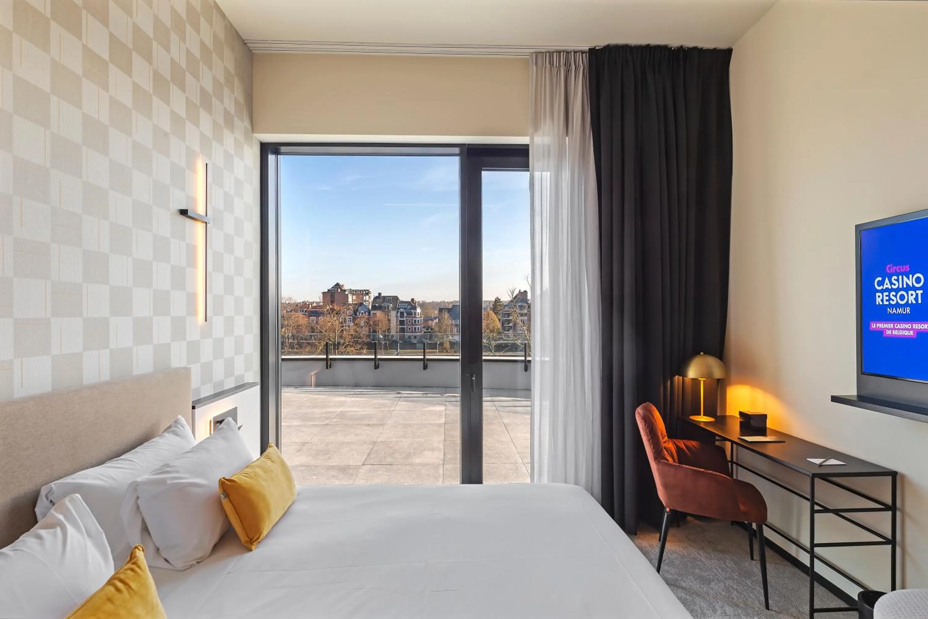 Balcony/Terrace, Bed in Mercure Namur Hotel