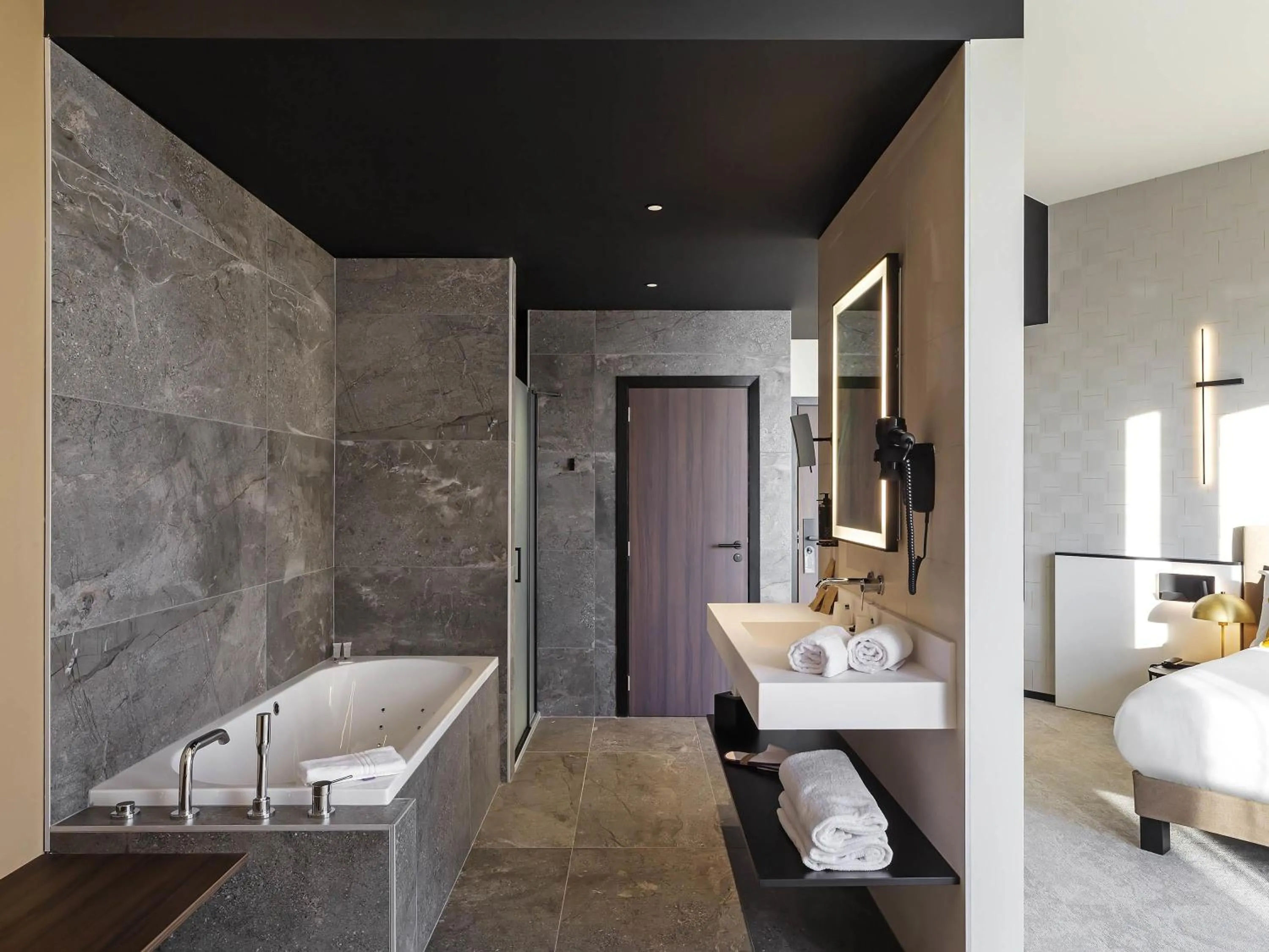 Bedroom, Bed in Mercure Namur Hotel