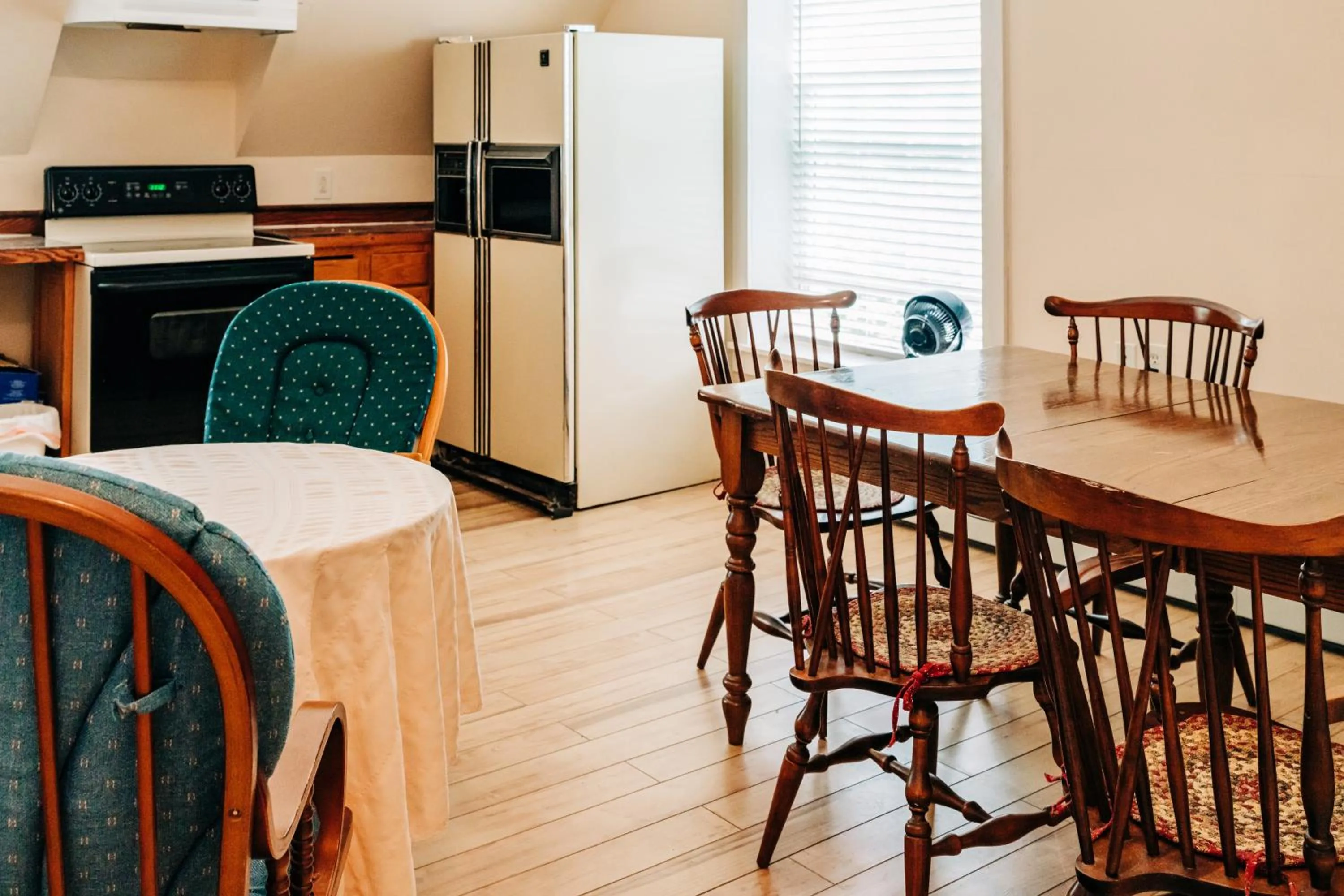 Communal kitchen in Mercersburg Inn