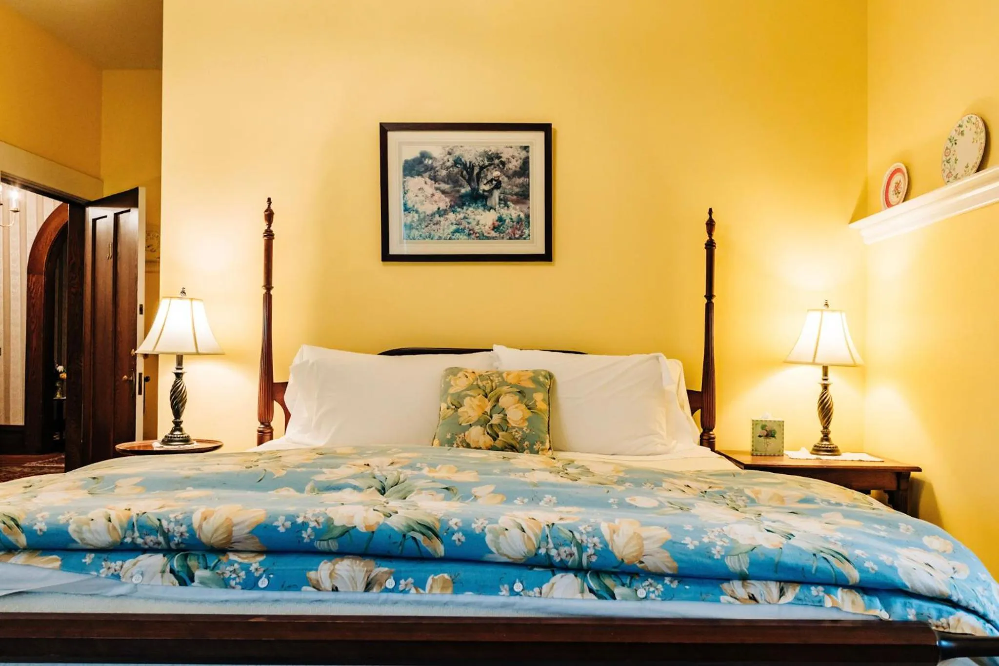 Bed in Mercersburg Inn