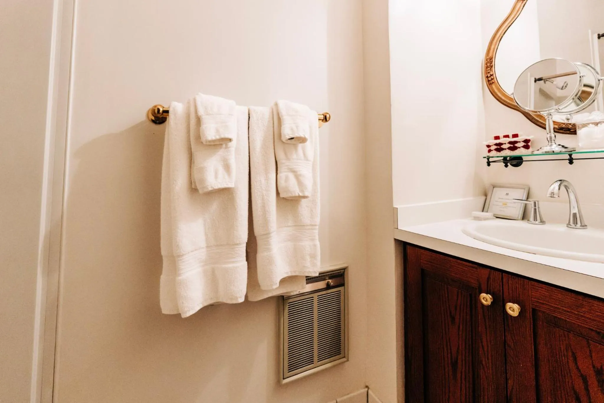 Bathroom in Mercersburg Inn