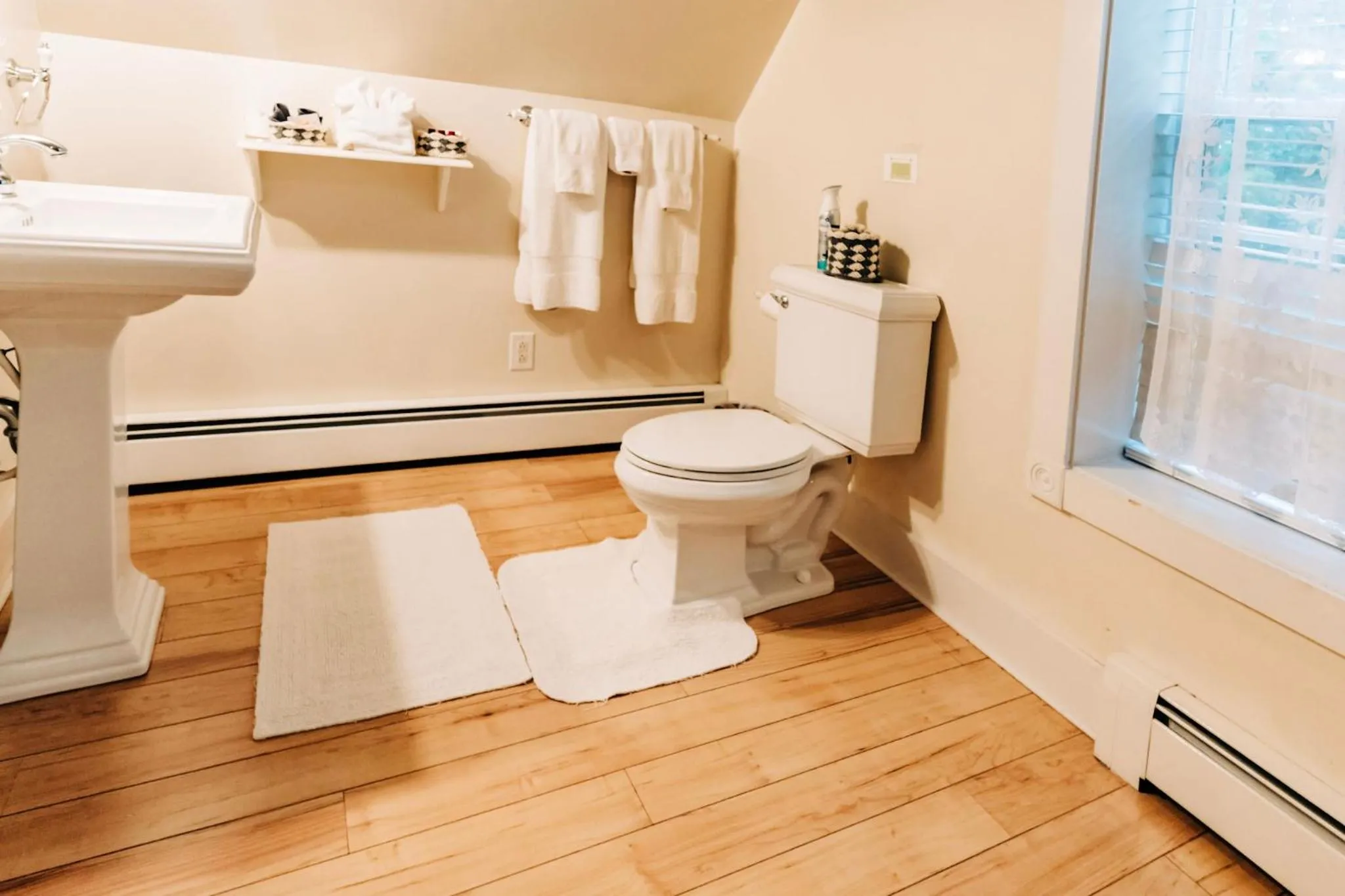 Bathroom in Mercersburg Inn