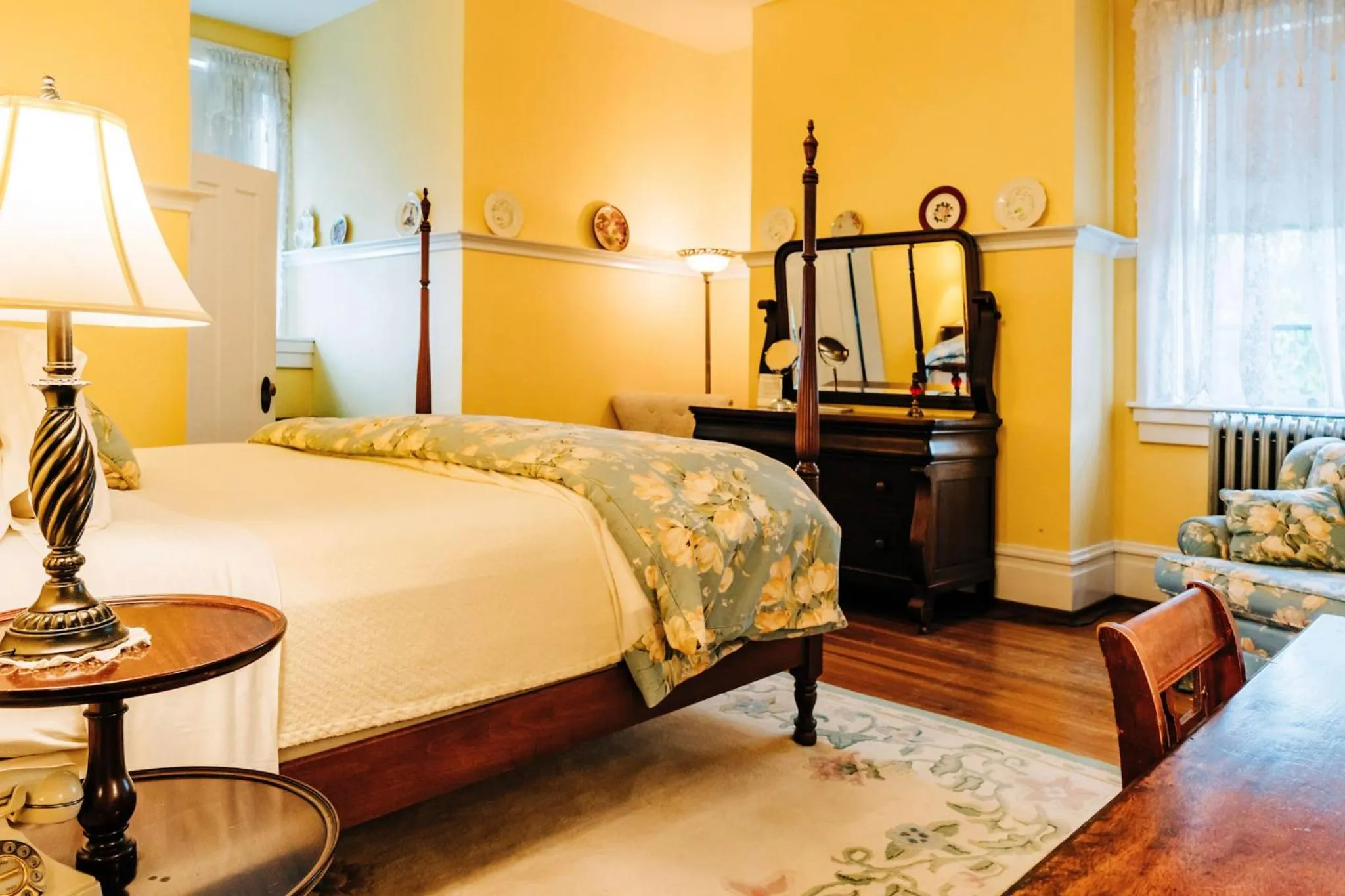 Bedroom, Bed in Mercersburg Inn