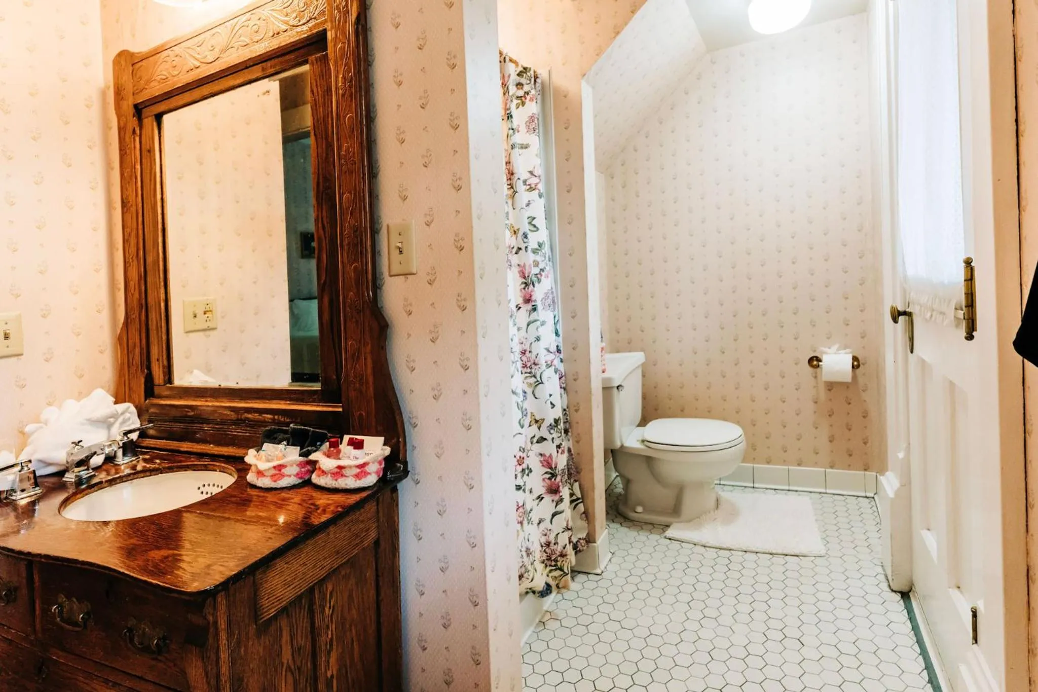 Bathroom in Mercersburg Inn