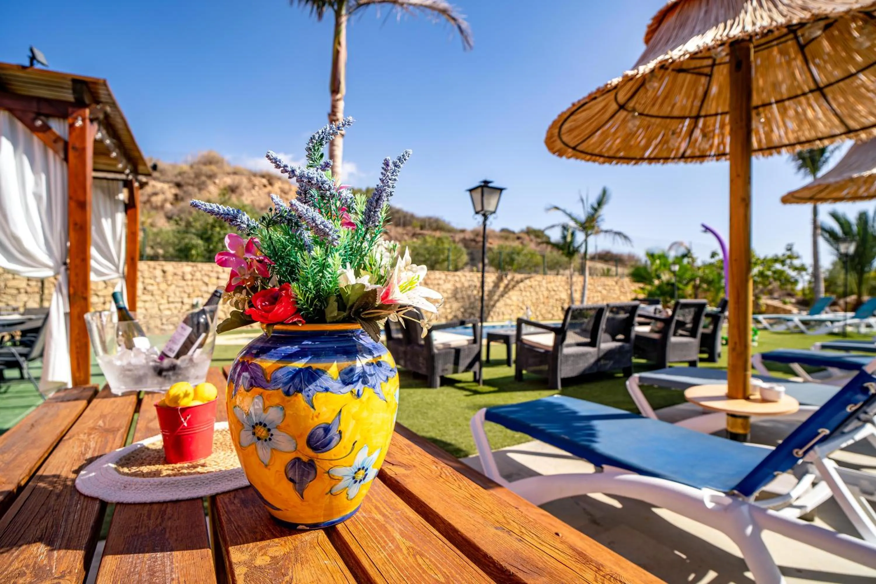 Spring in Villa Adelina en Turre, Almería, Villa de lujo con piscina privada cerca de las playas de Mojácar