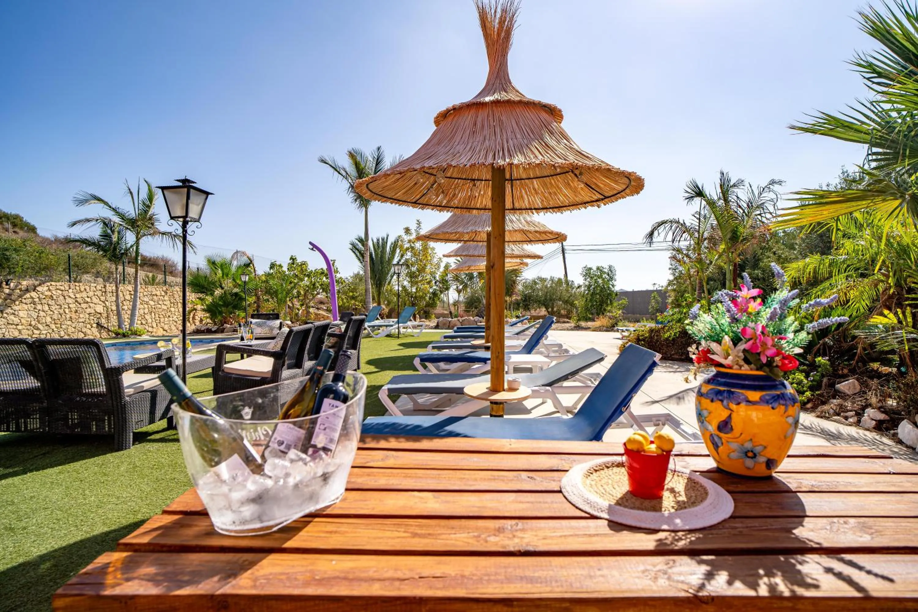 Drinks in Villa Adelina en Turre, Almería, Villa de lujo con piscina privada cerca de las playas de Mojácar