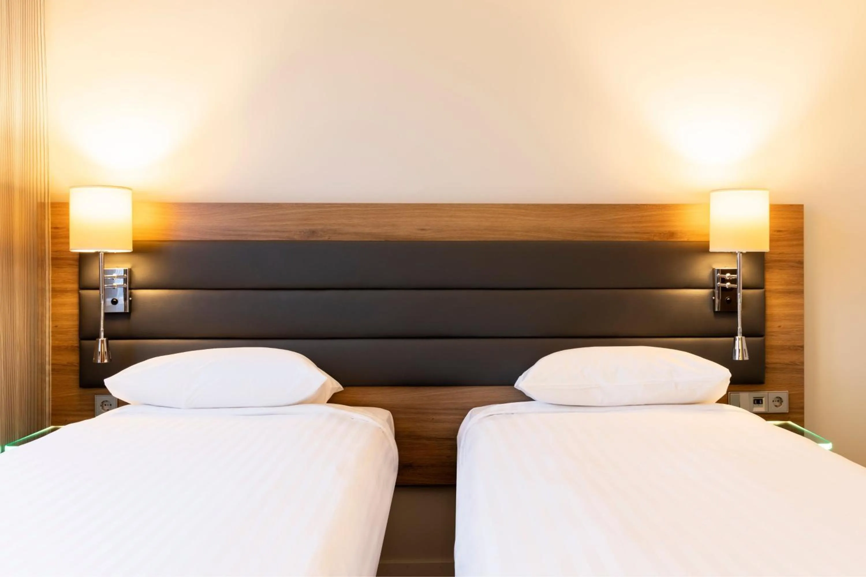 Bedroom, Bed in Moxy Aberdeen Airport