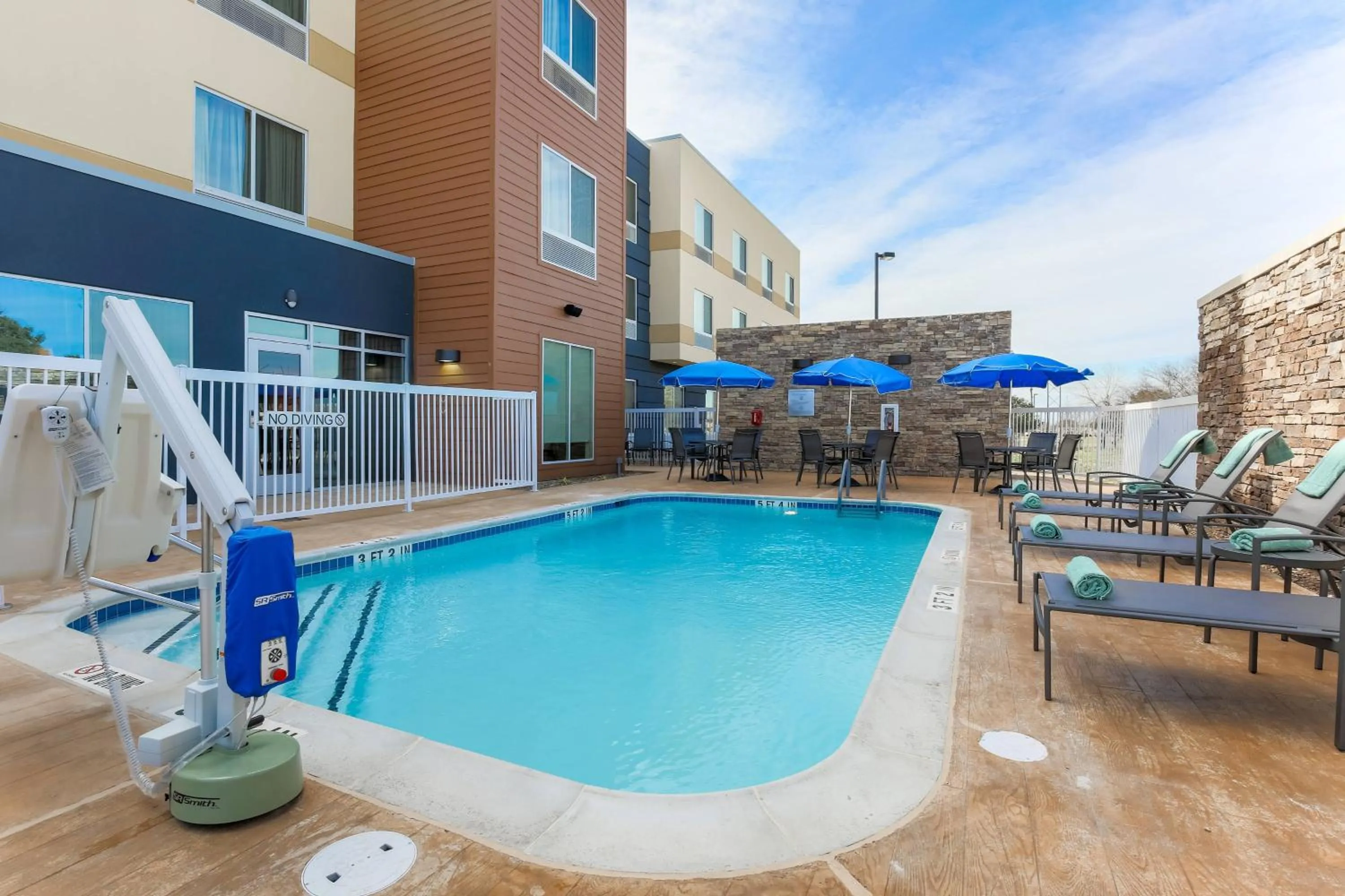 Swimming pool in Fairfield Inn & Suites by Marriott Cuero