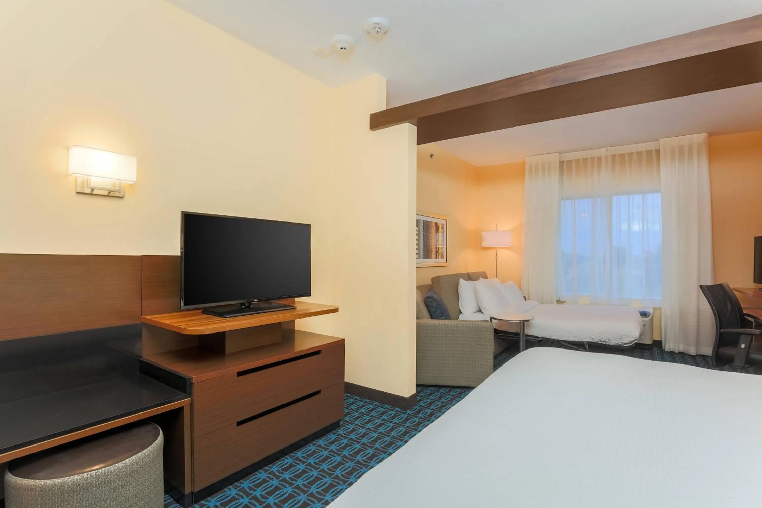 Photo of the whole room, Bed in Fairfield Inn & Suites by Marriott Cuero