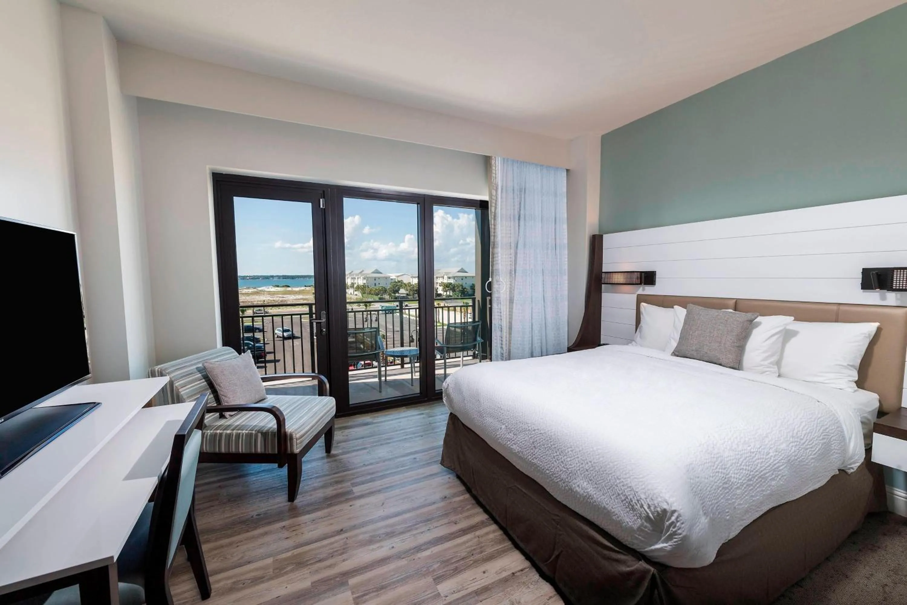 Bedroom, Bed in SpringHill Suites by Marriott Navarre Oceanfront
