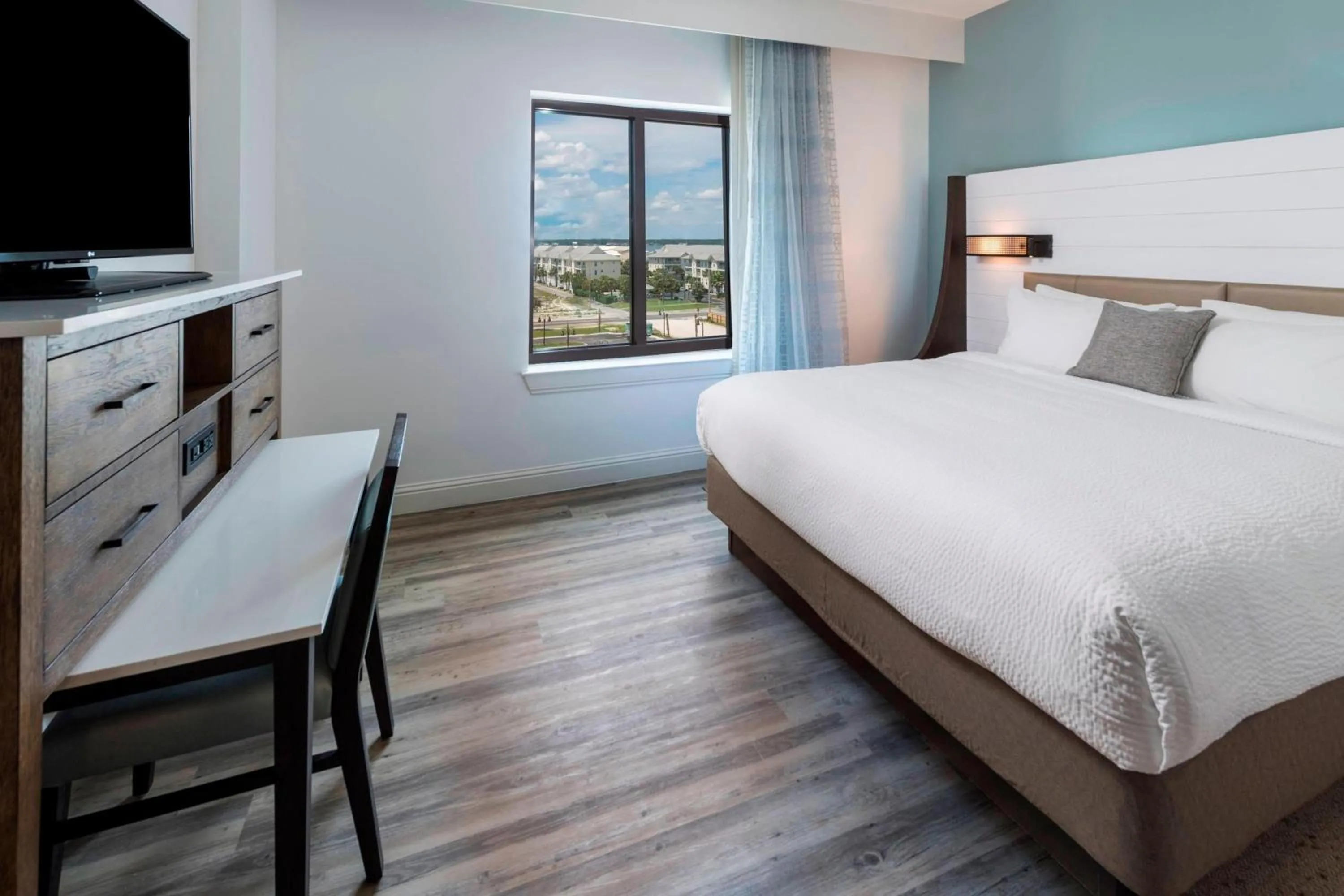 Bedroom, Bed in SpringHill Suites by Marriott Navarre Oceanfront