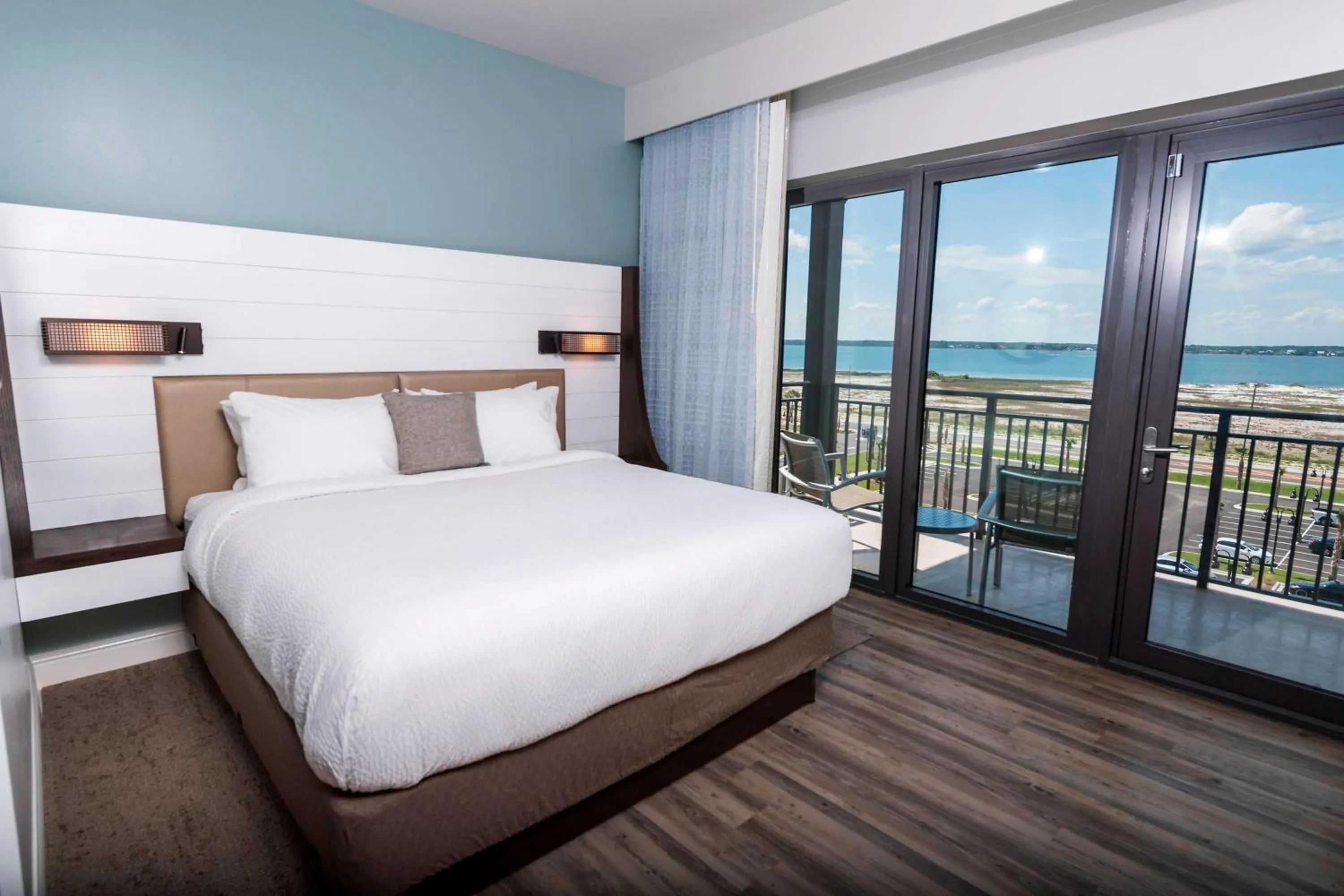 Bedroom, Bed in SpringHill Suites by Marriott Navarre Oceanfront